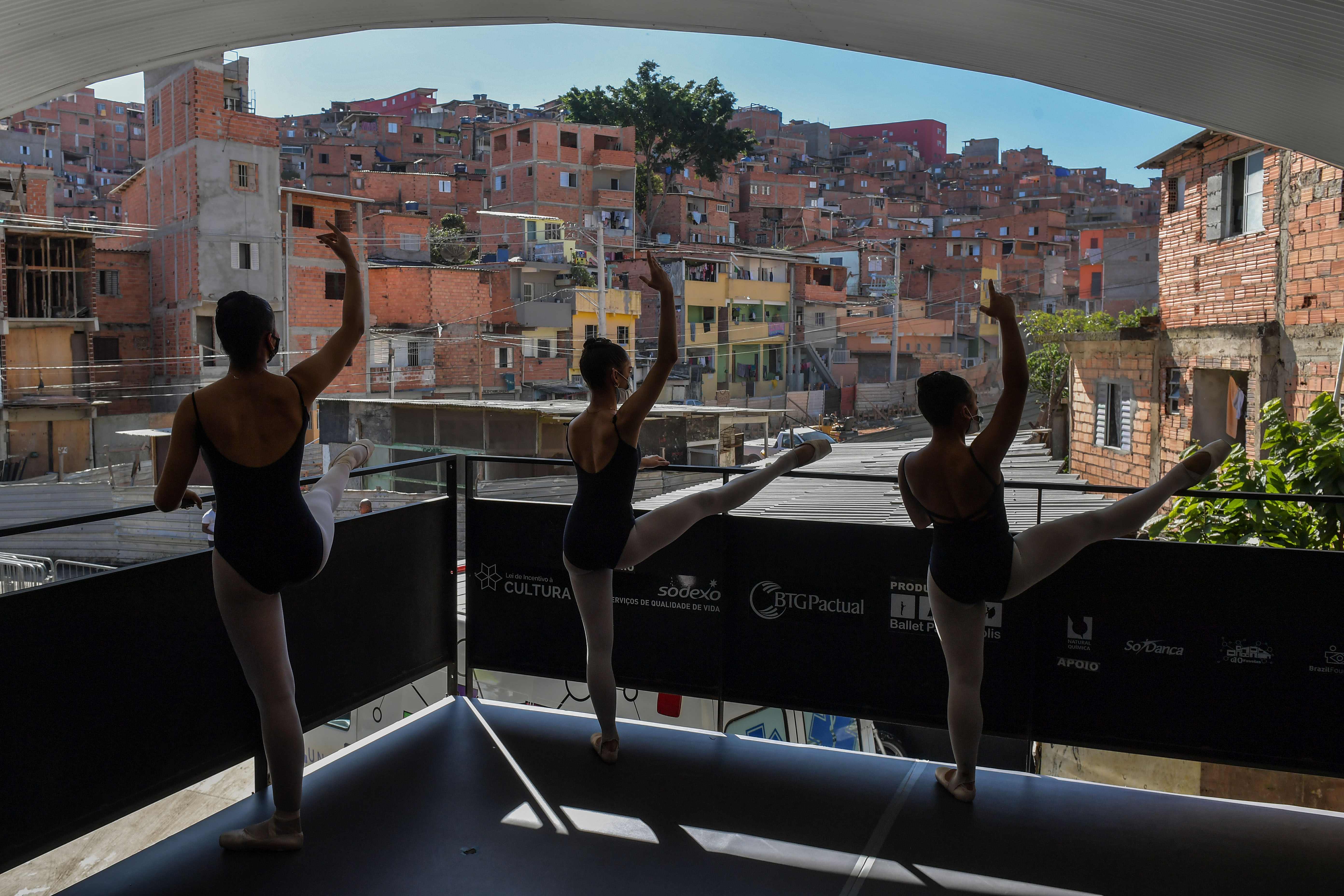 Siswa Balet di Brazil Mulai Berlatih