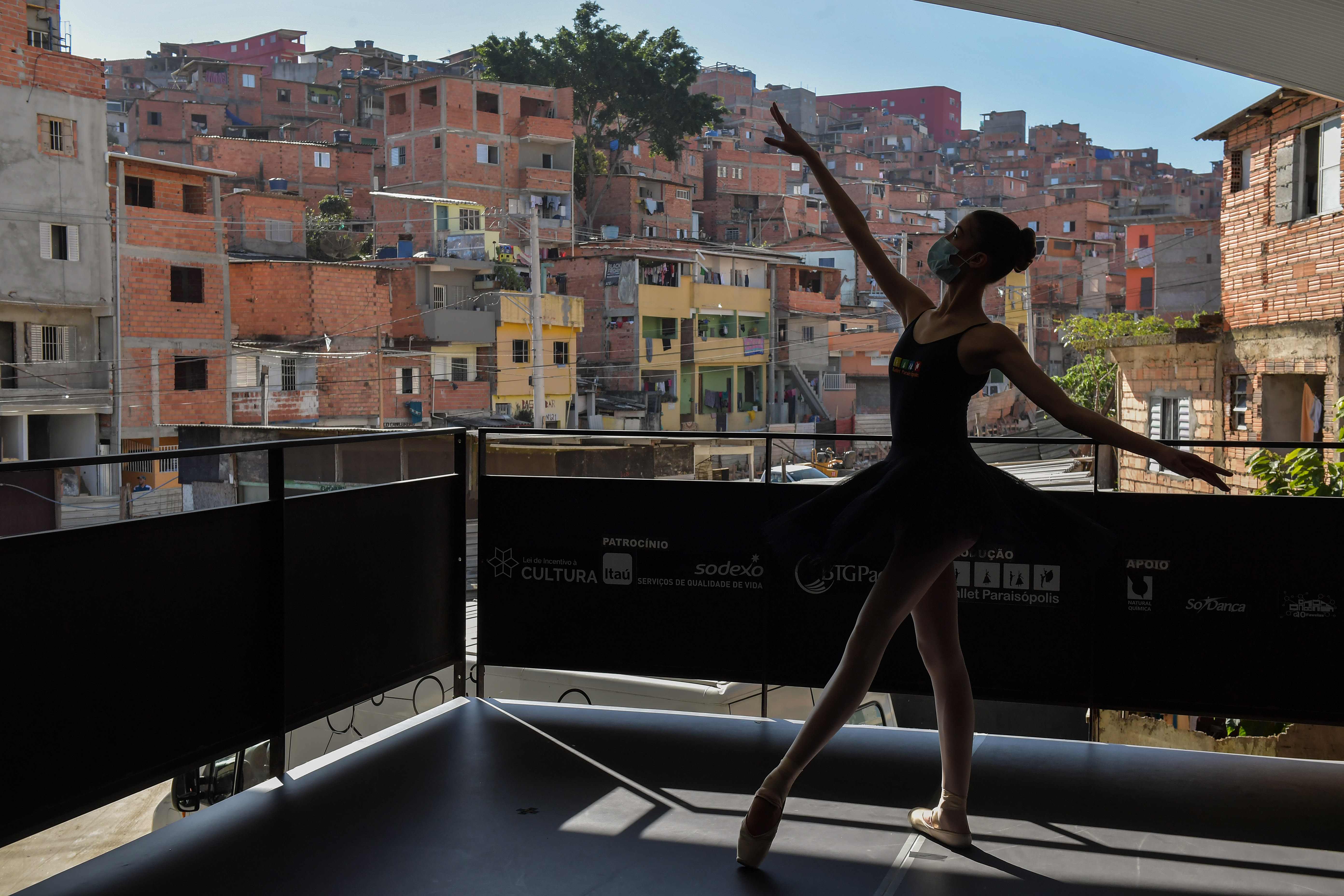 Siswa Balet di Brazil Mulai Berlatih