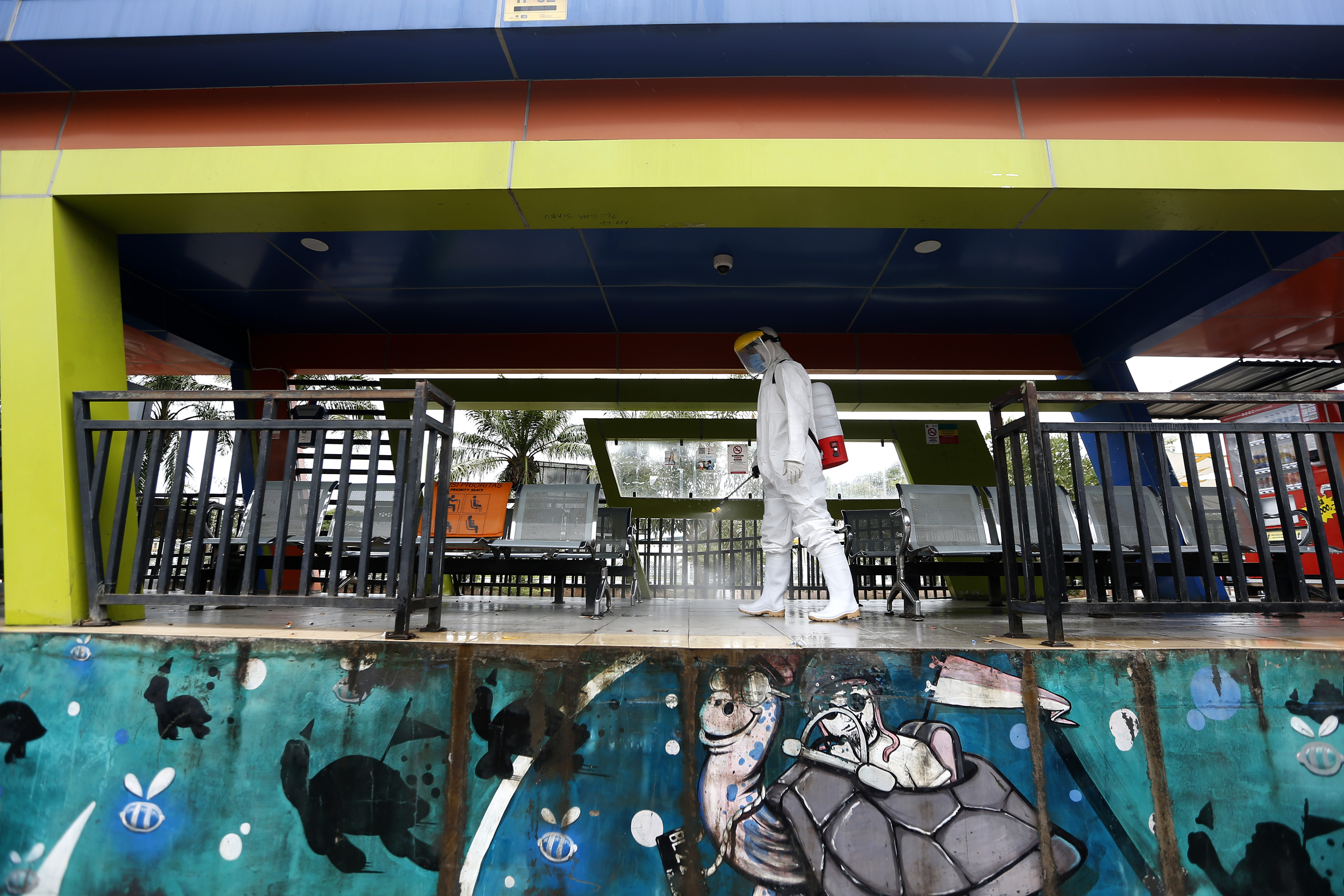 Disinfektan Sara Angkutan Massal di Banda Aceh