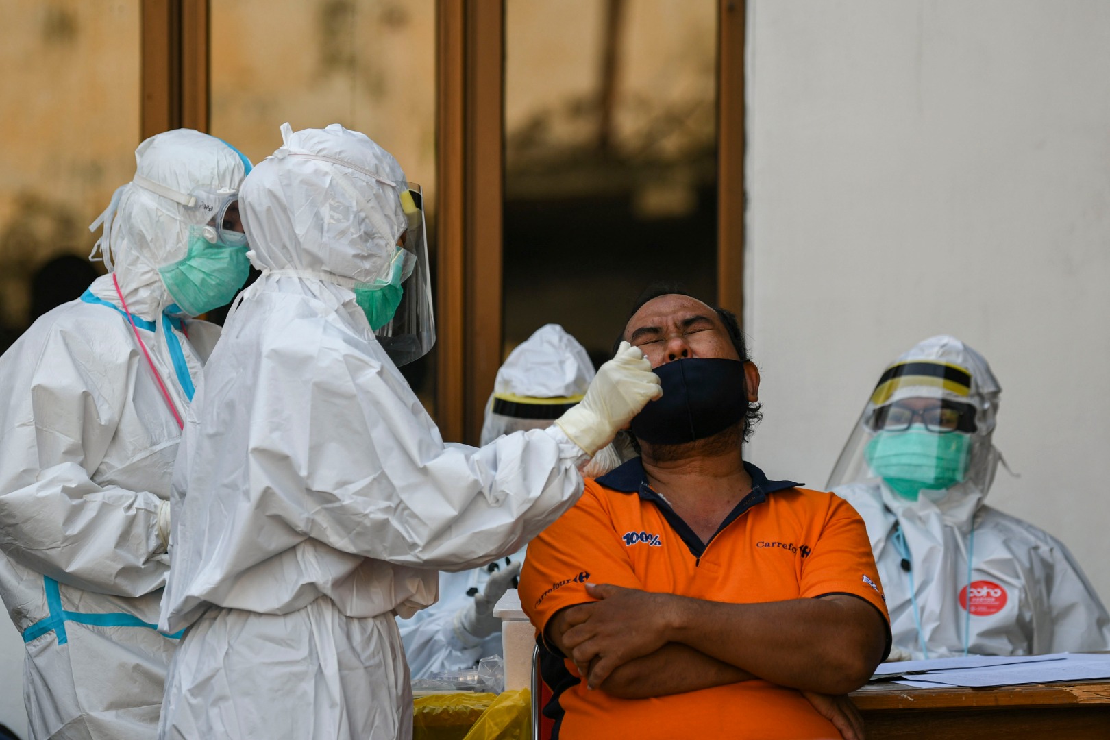 Tes Usap Massal di Surabaya