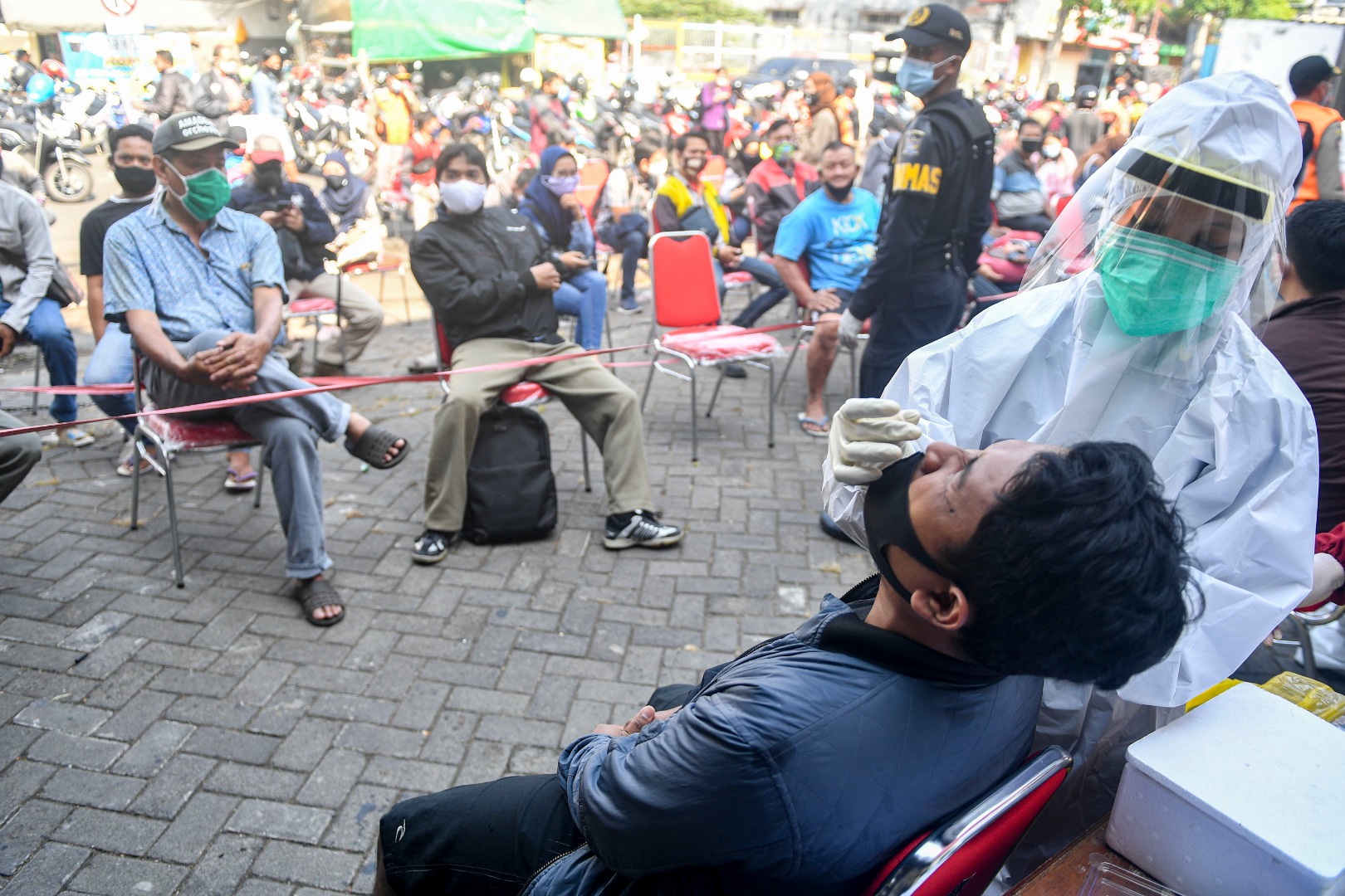 Tes Usap Massal di Surabaya