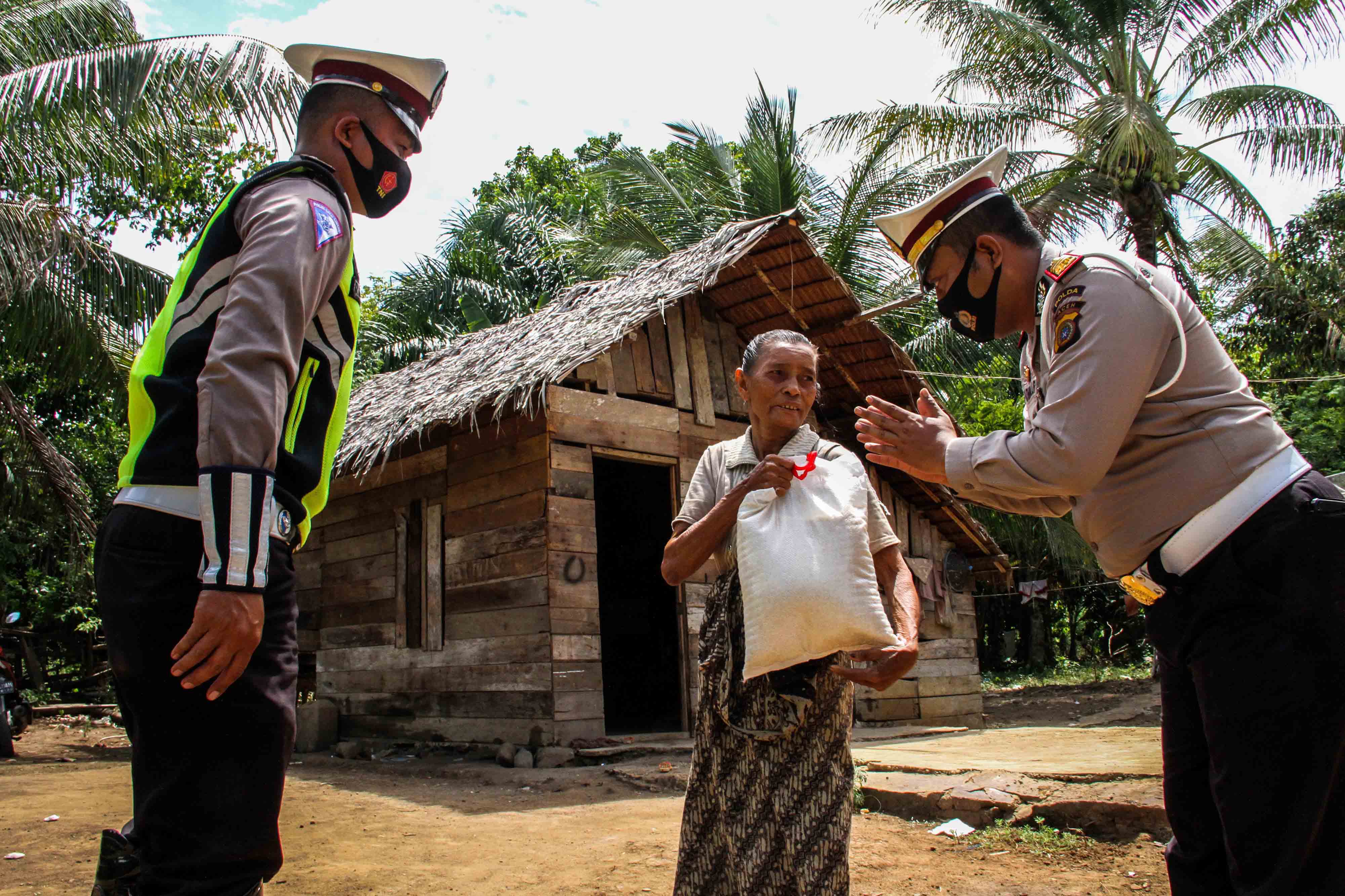 Bantuan Sembako Warga Terdampak Covid-19