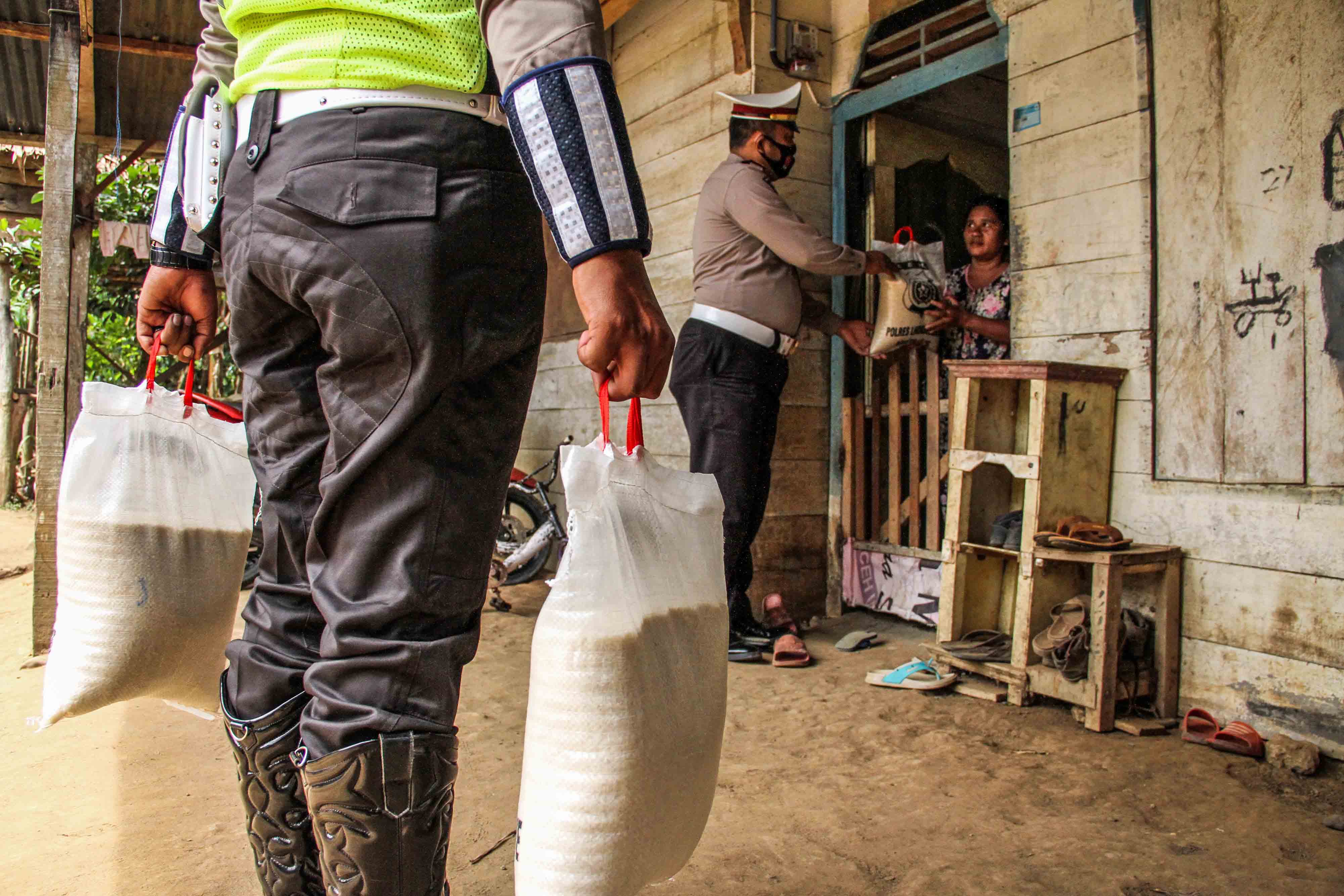 Bantuan Sembako Warga Terdampak Covid-19