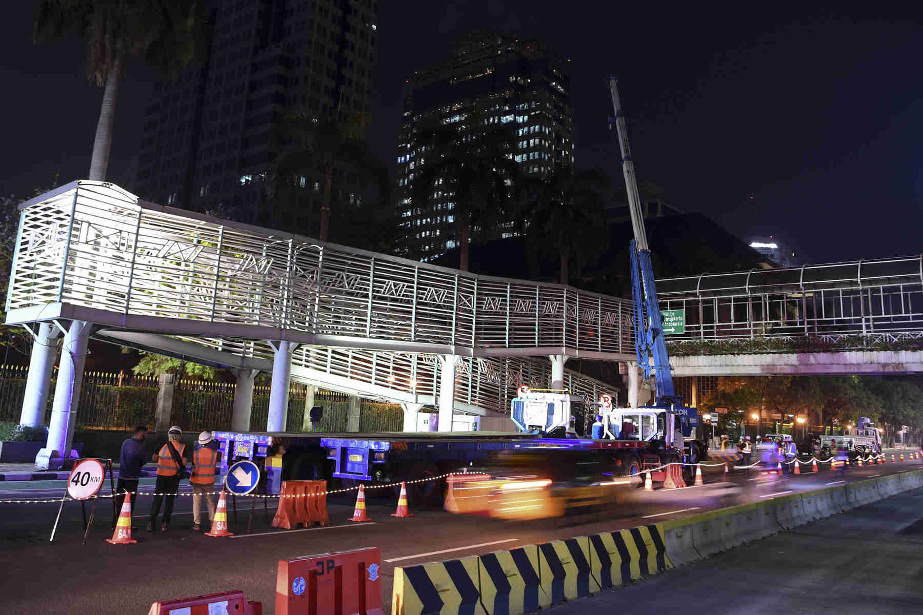 Bongkar JPO BI Untuk Stasiun Thamrin MRT 