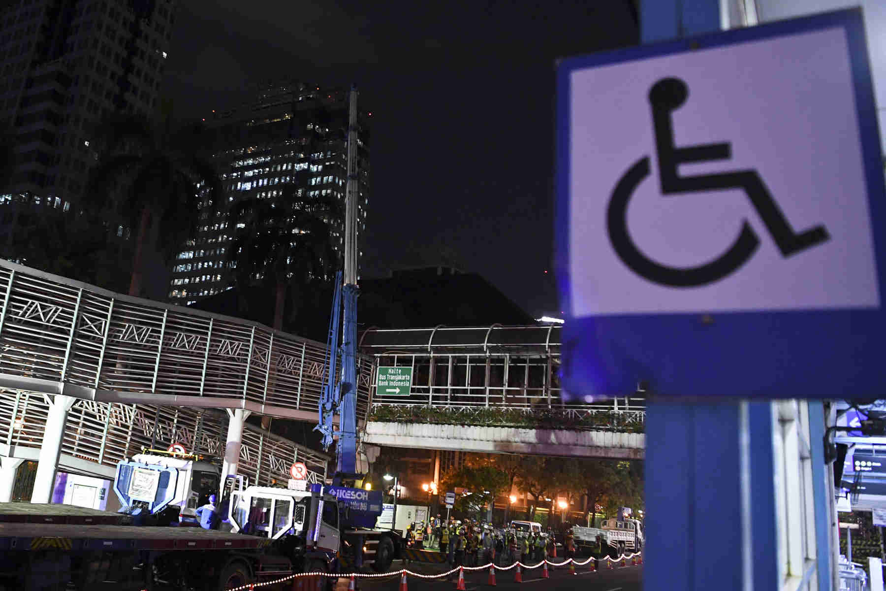 Bongkar JPO BI Untuk Stasiun Thamrin MRT 