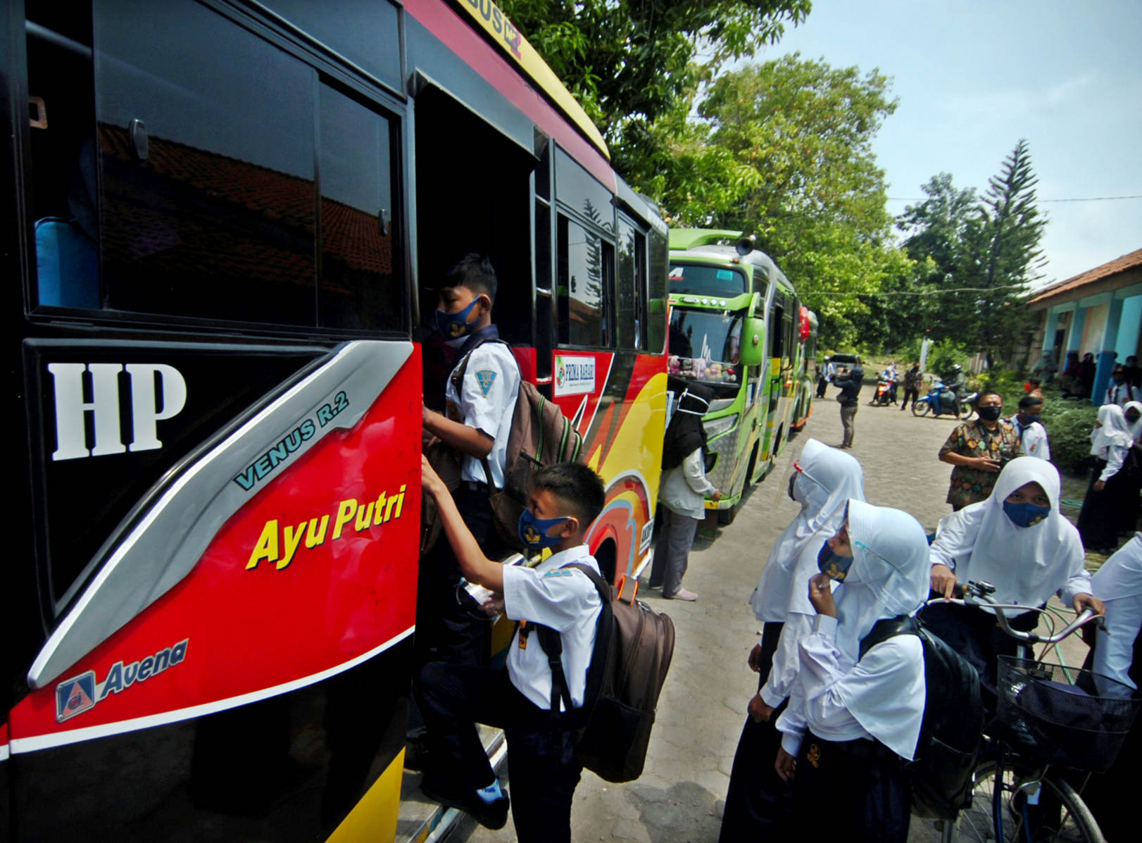 Antar Jemput Siswa dari Luar Kota Tegal 