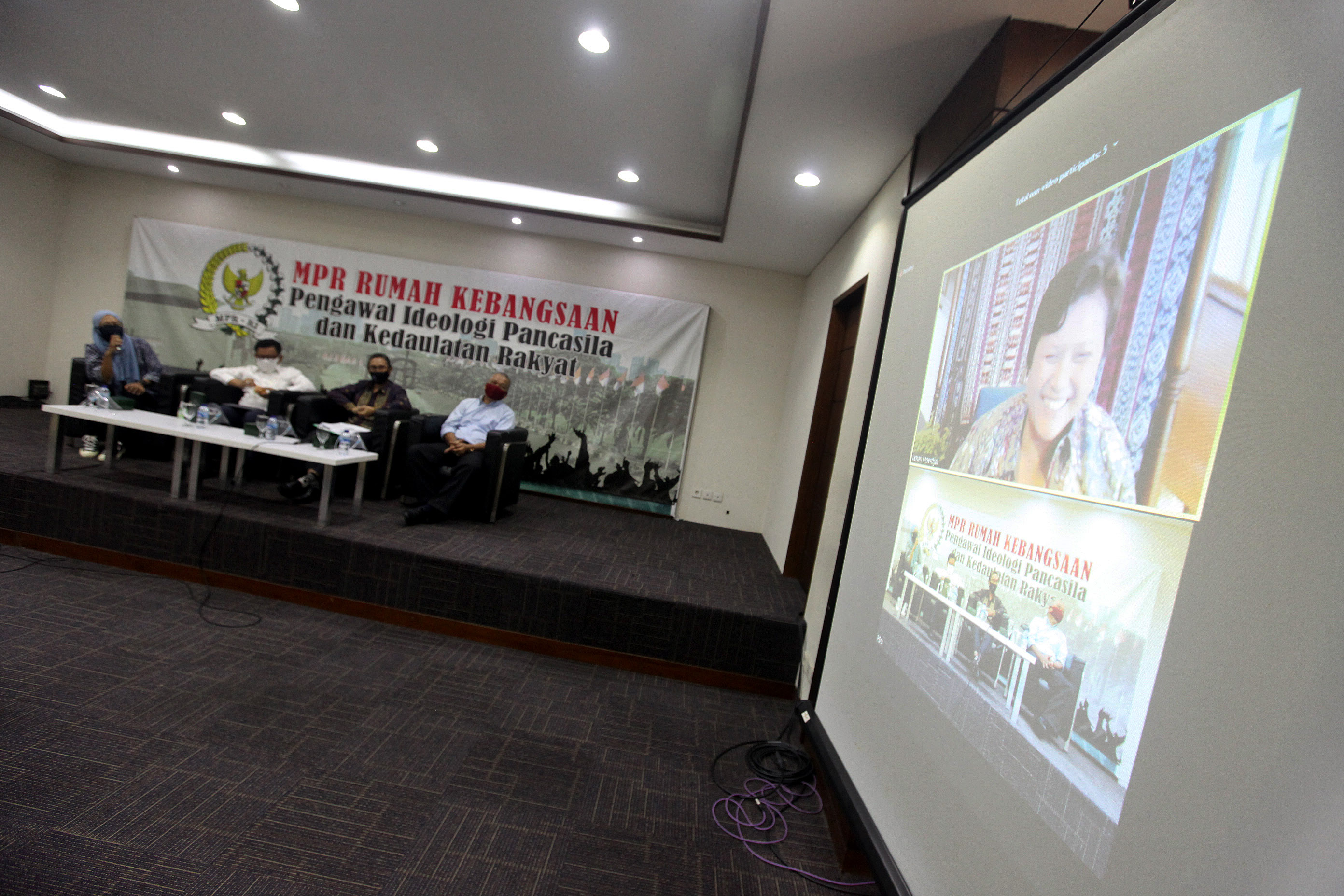 Gotong Royong Antisipasi Resesi