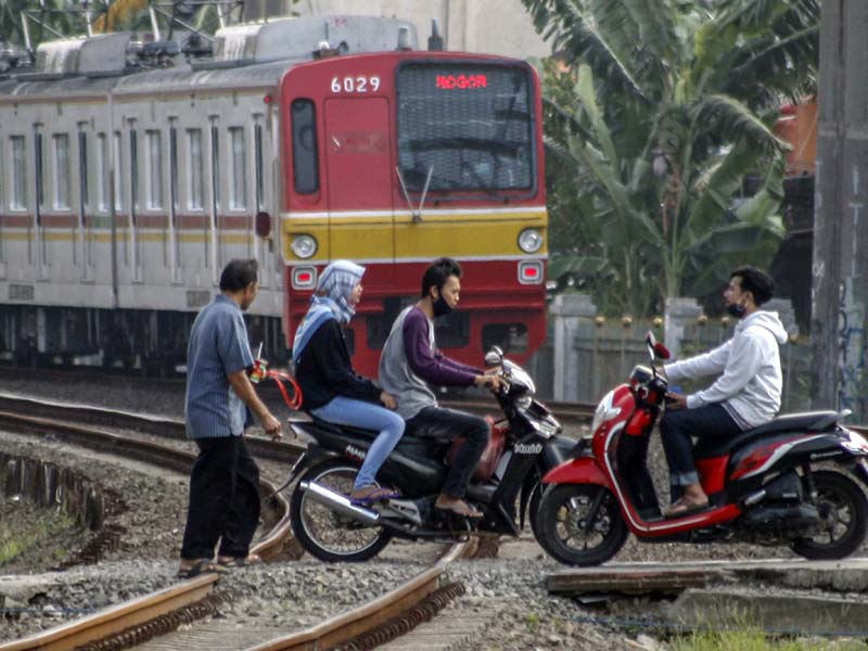 Perlintasan Kereta Sebidang Tanpa Palang Pintu