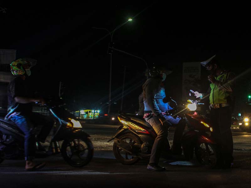 Penerapan Jam Malam di Masa PSBM