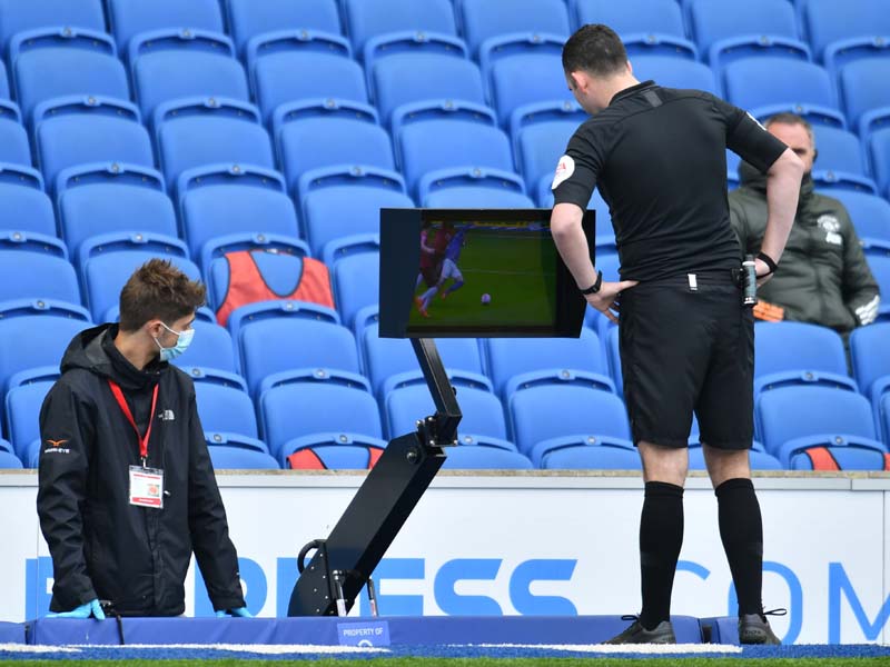 Drama VAR di Menit Akhir Menangkan Setan Merah 3-2