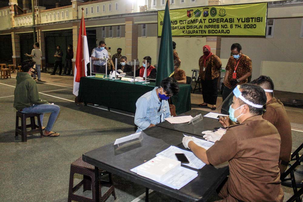 Tim Pemburu Pelanggar Protokol Kesehatan 