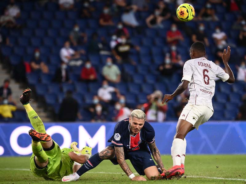 Les Parisiens Menang dengan Sembilan Pemain 