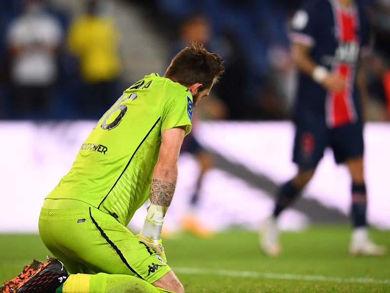 Les Parisiens Menang dengan Sembilan Pemain 