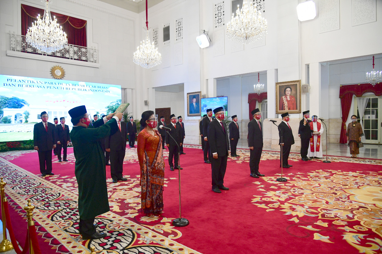 Presiden Jokowi Melantik 20 Duta Besar RI