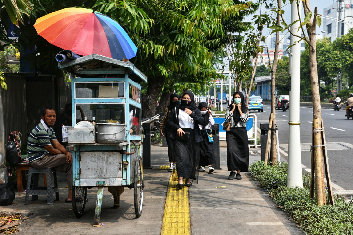 Rencana Memfasilitasi UMKM Jualan di Trotoar