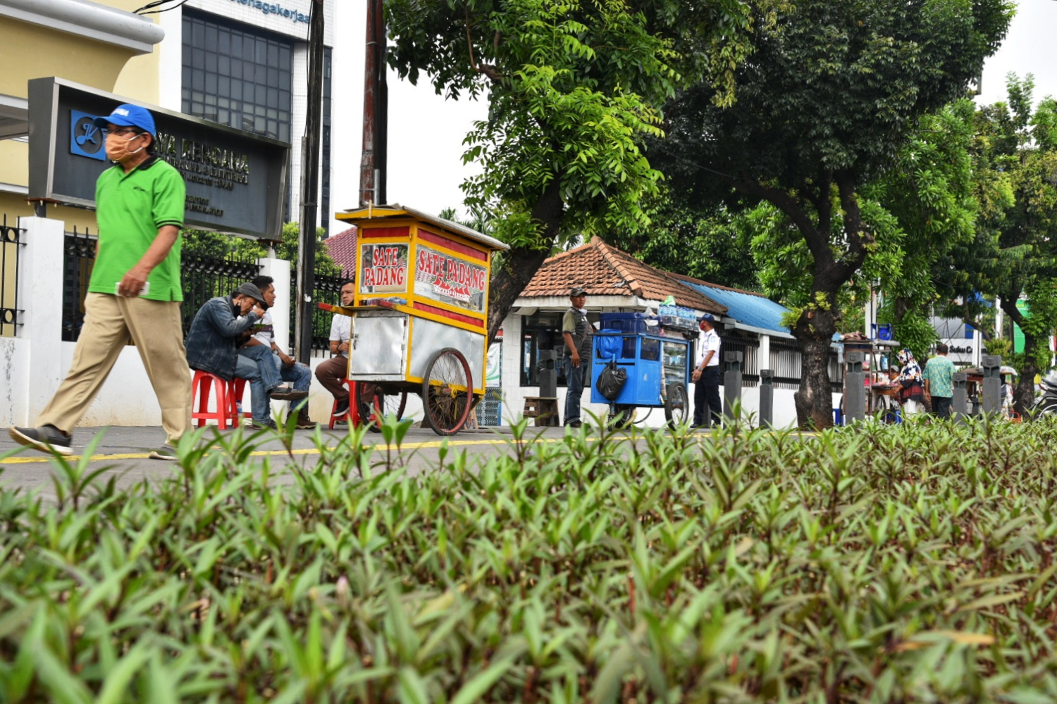 Rencana Memfasilitasi UMKM Jualan di Trotoar