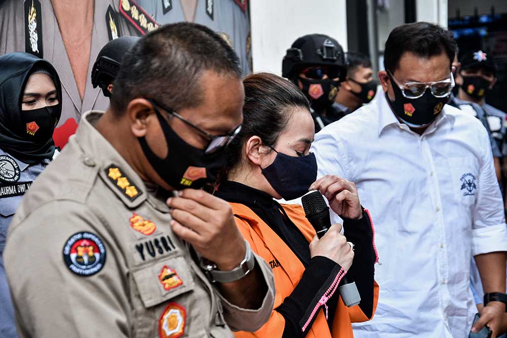 Penyanyi Reza Artamevia Ditangkap Polisi 