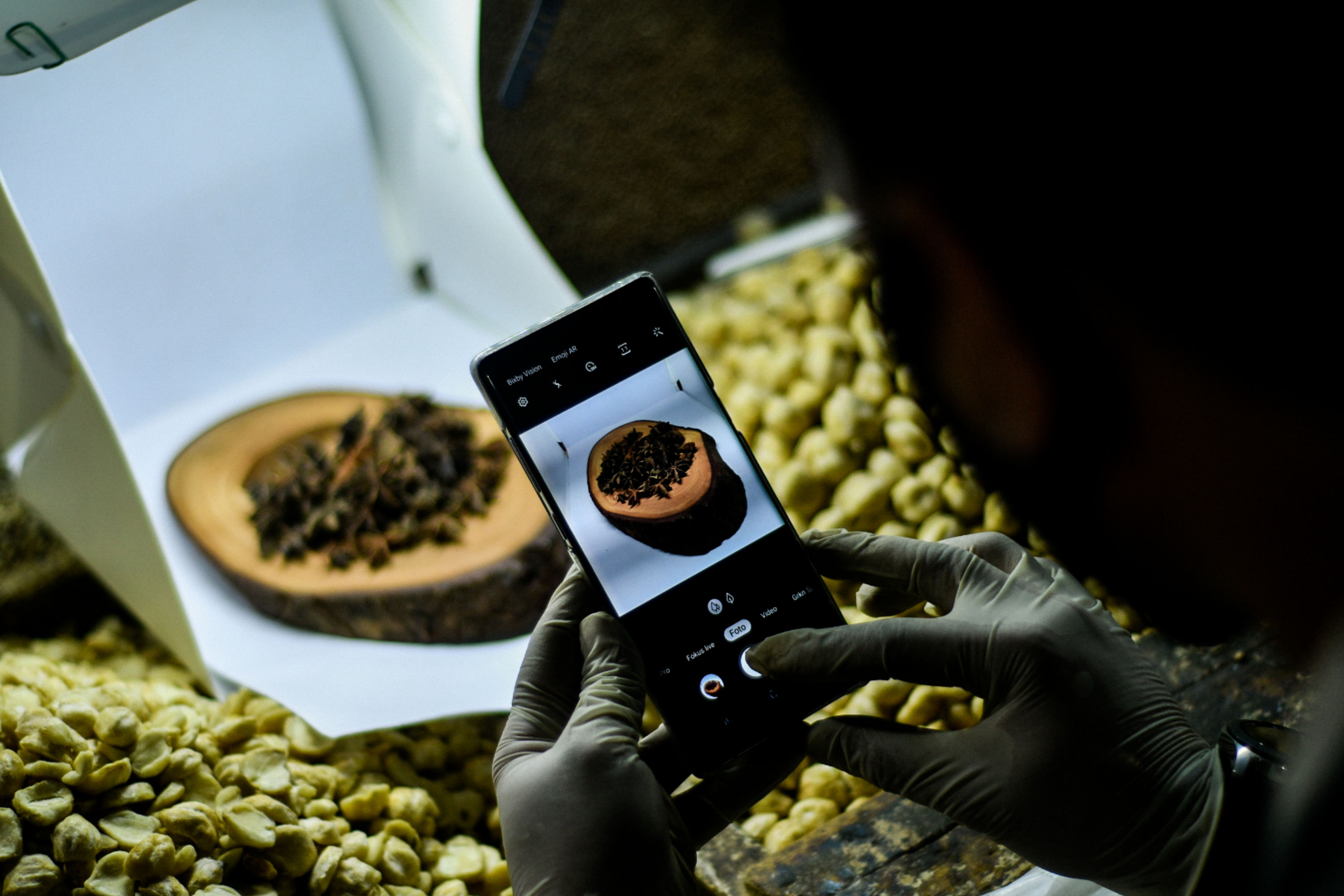 Pedagang Pasar Memperluas Penjualan Lewat Online