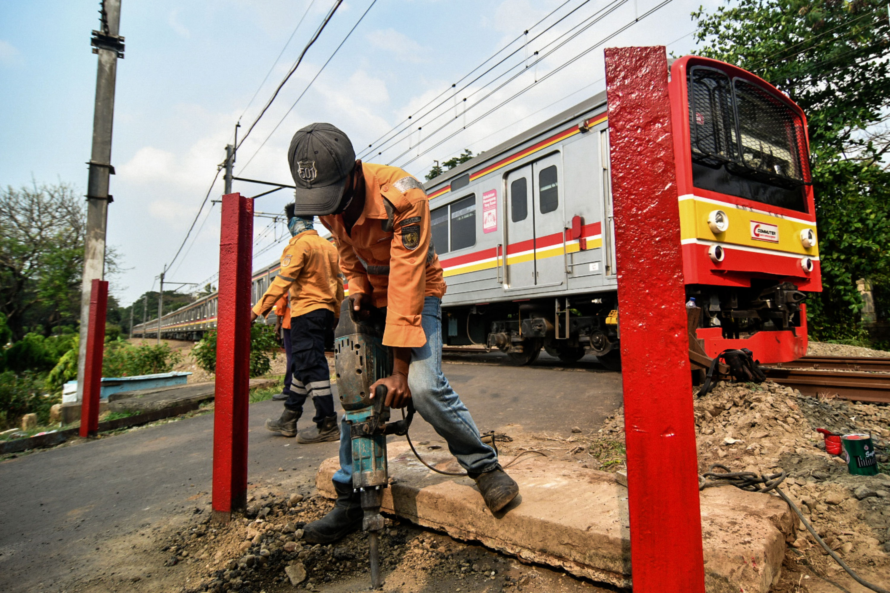 Bahaya Perlintasan Kereta Tanpa Palang Pintu