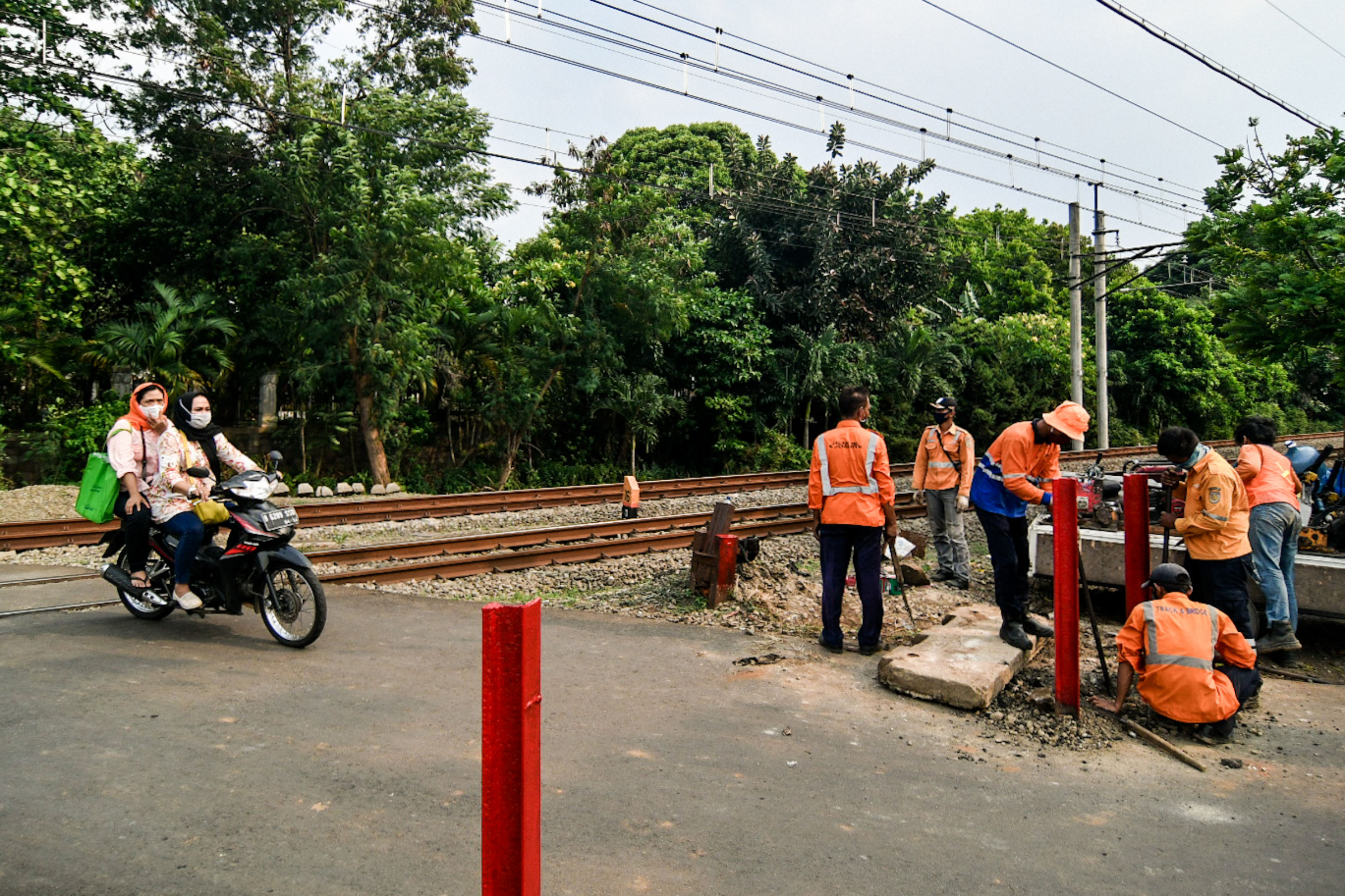 Bahaya Perlintasan Kereta Tanpa Palang Pintu