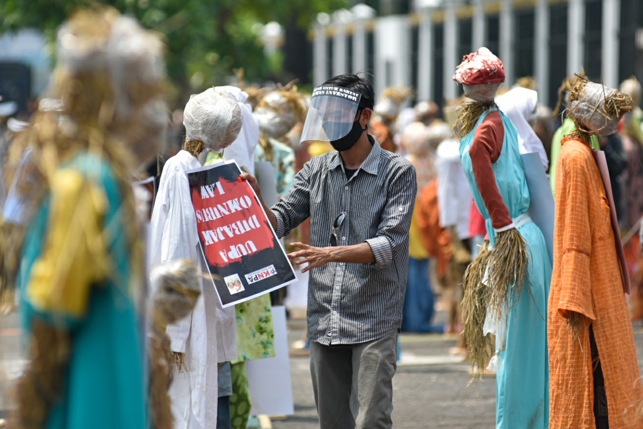 Boneka Jerami Peringati Hari Tani Nasional