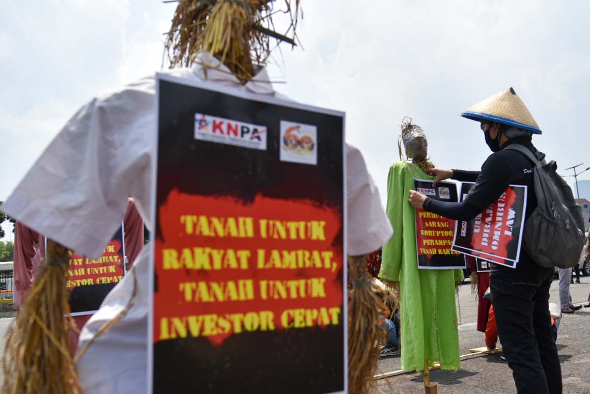 Boneka Jerami Peringati Hari Tani Nasional