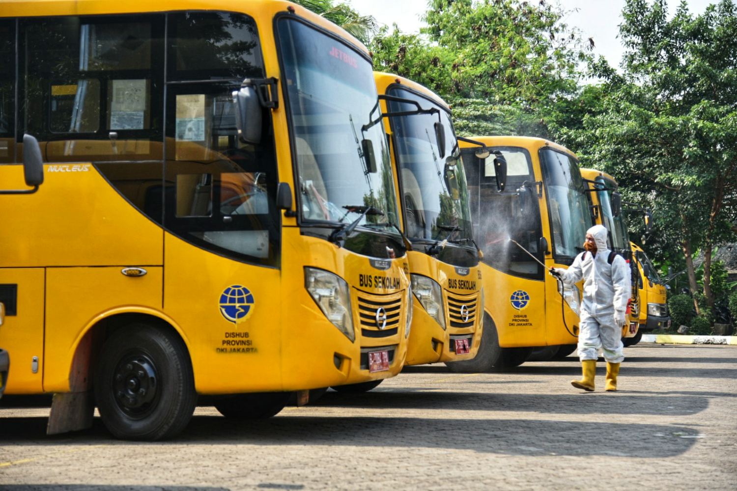 Bus Sekolah untuk Evakuasi Pasien OTG Covid-19