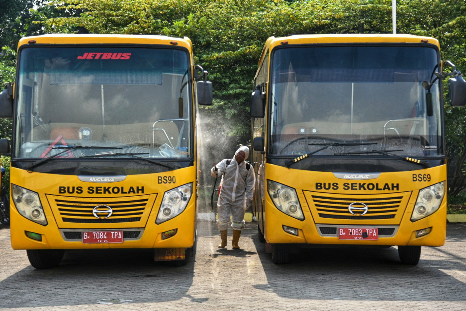 Bus Sekolah untuk Evakuasi Pasien OTG Covid-19