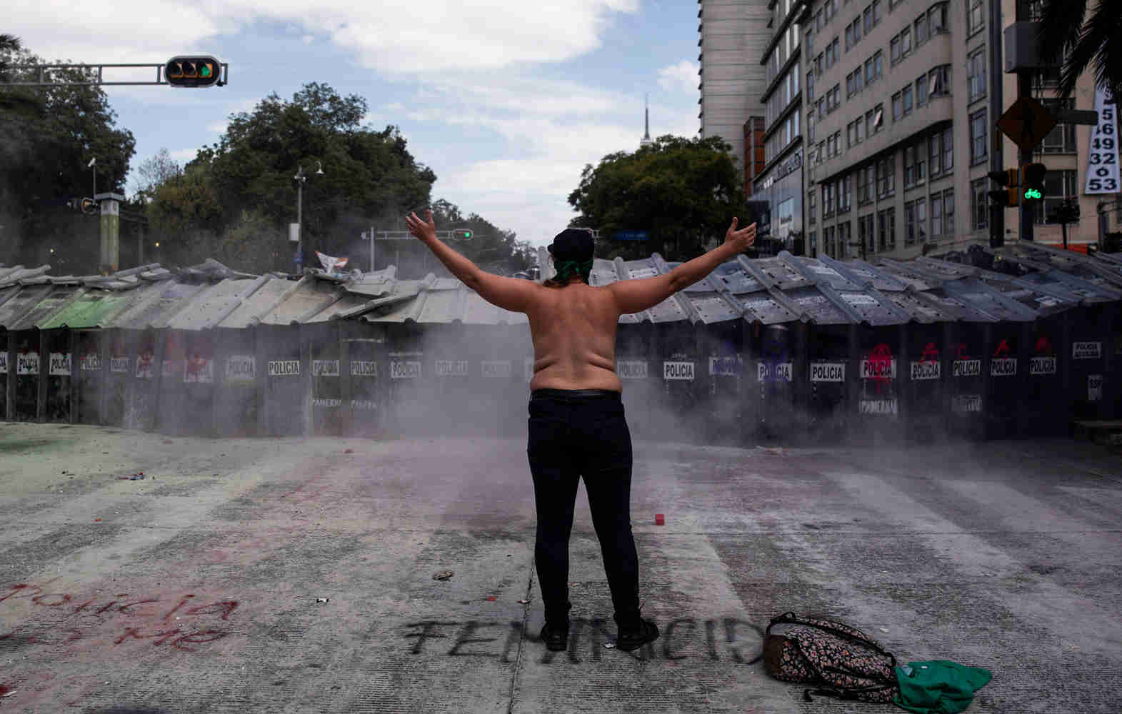 Bentrok Ratusan Pendemo Dengan Polisi Meksiko