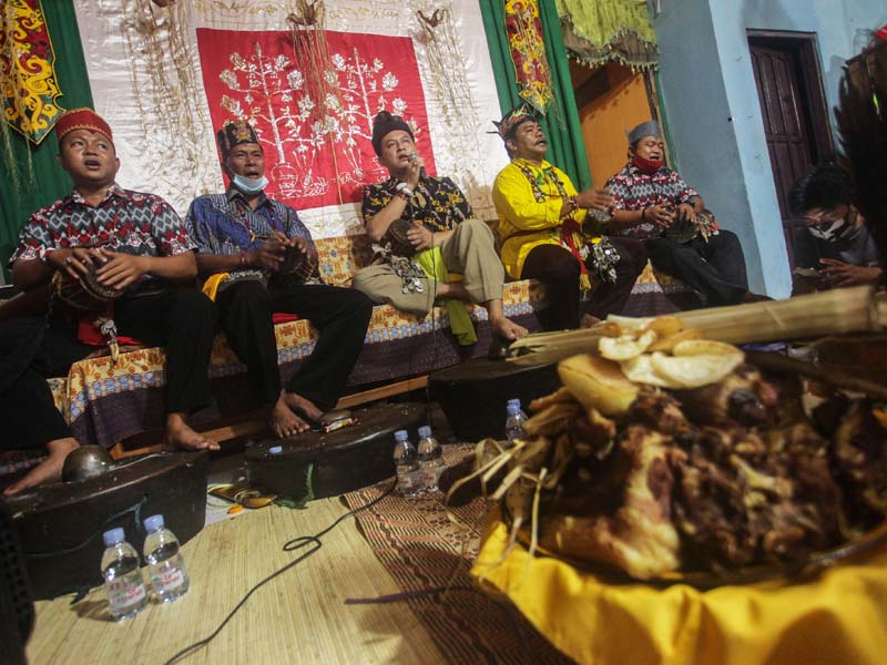 Ritual Adat Balian Nimbuk Sawang Dayak
