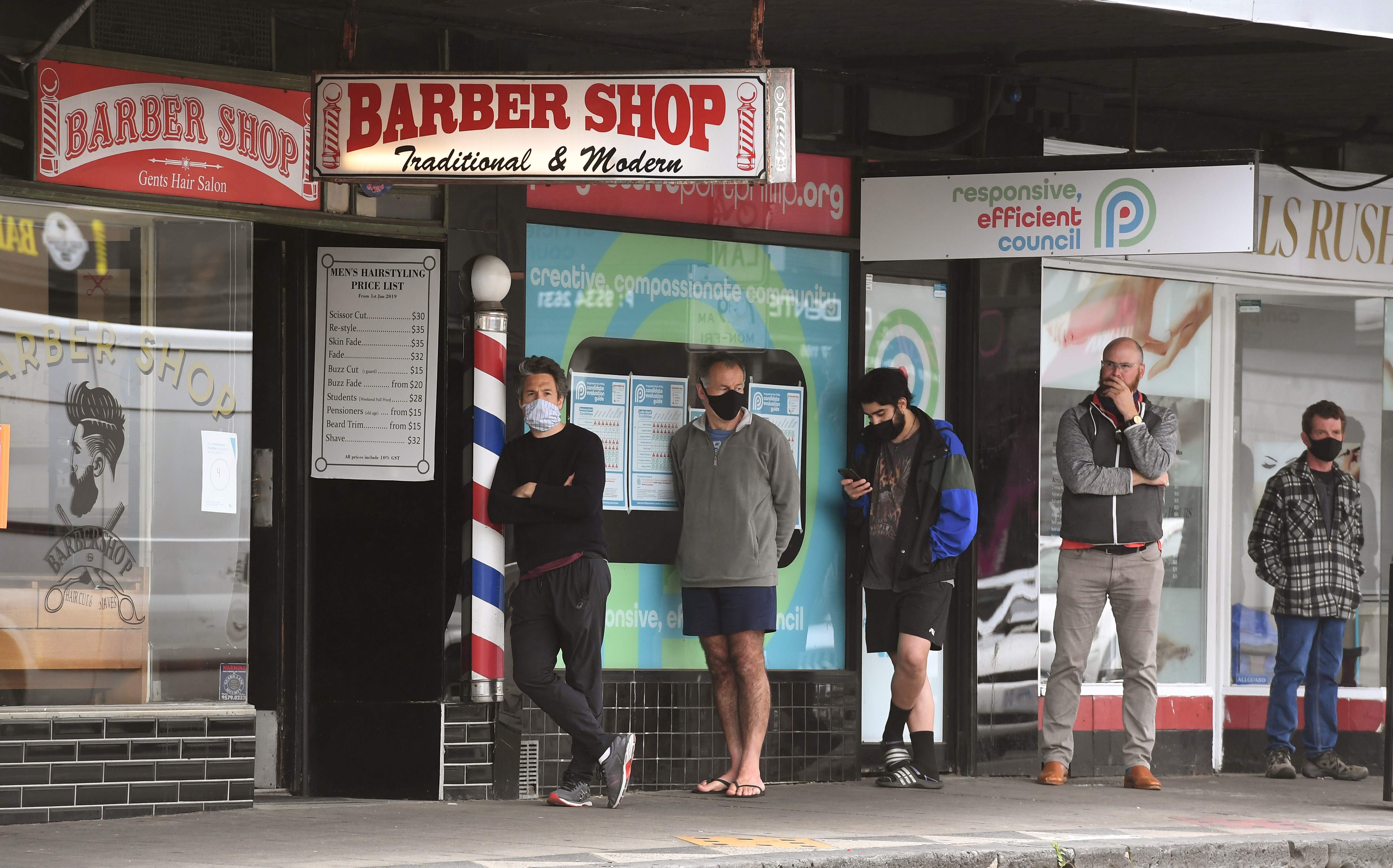 Warga Australia Penuhi Tempat Cukur Rambut