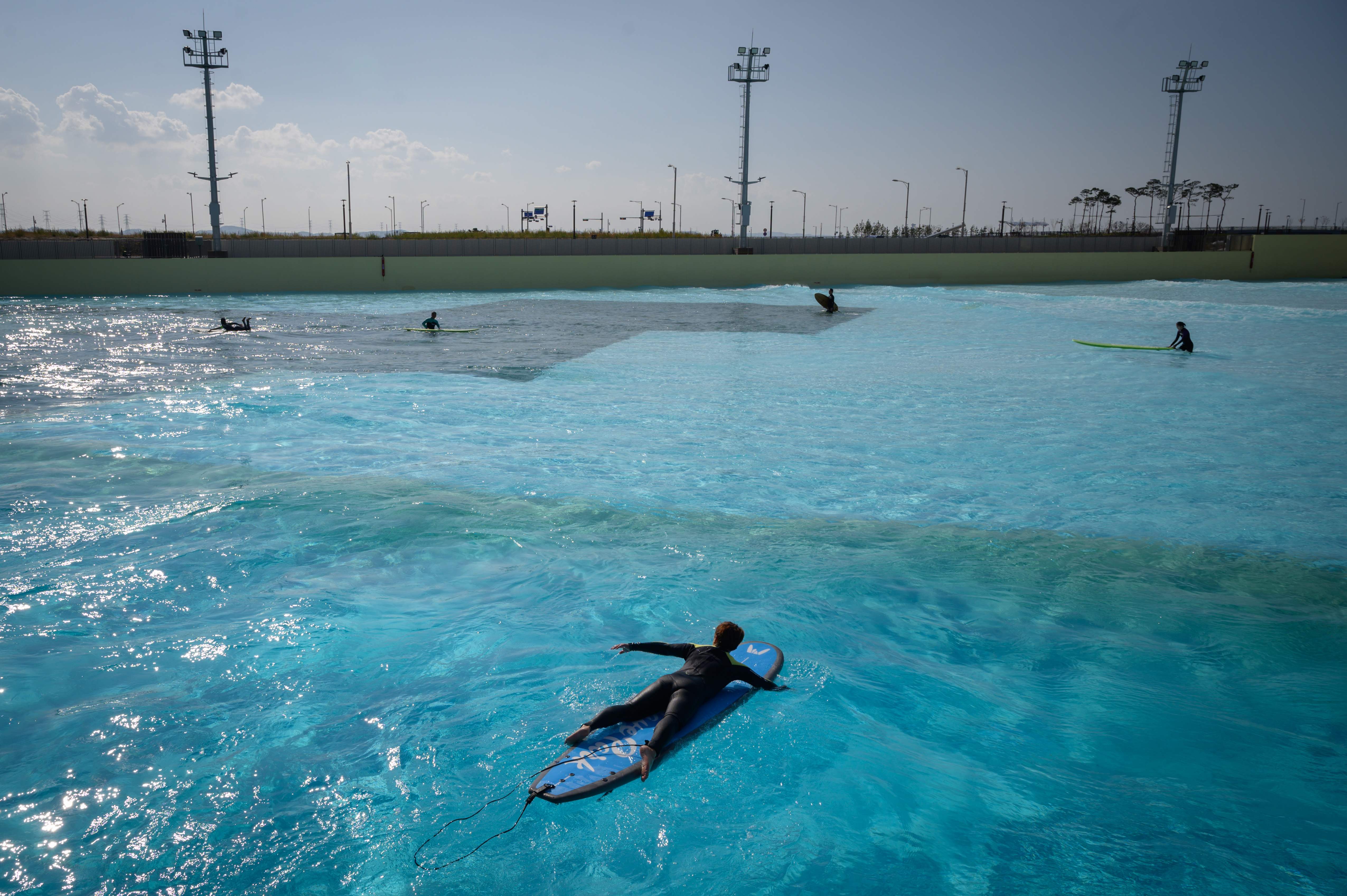 Kolam Gelombang Surga Pemburu Ombak