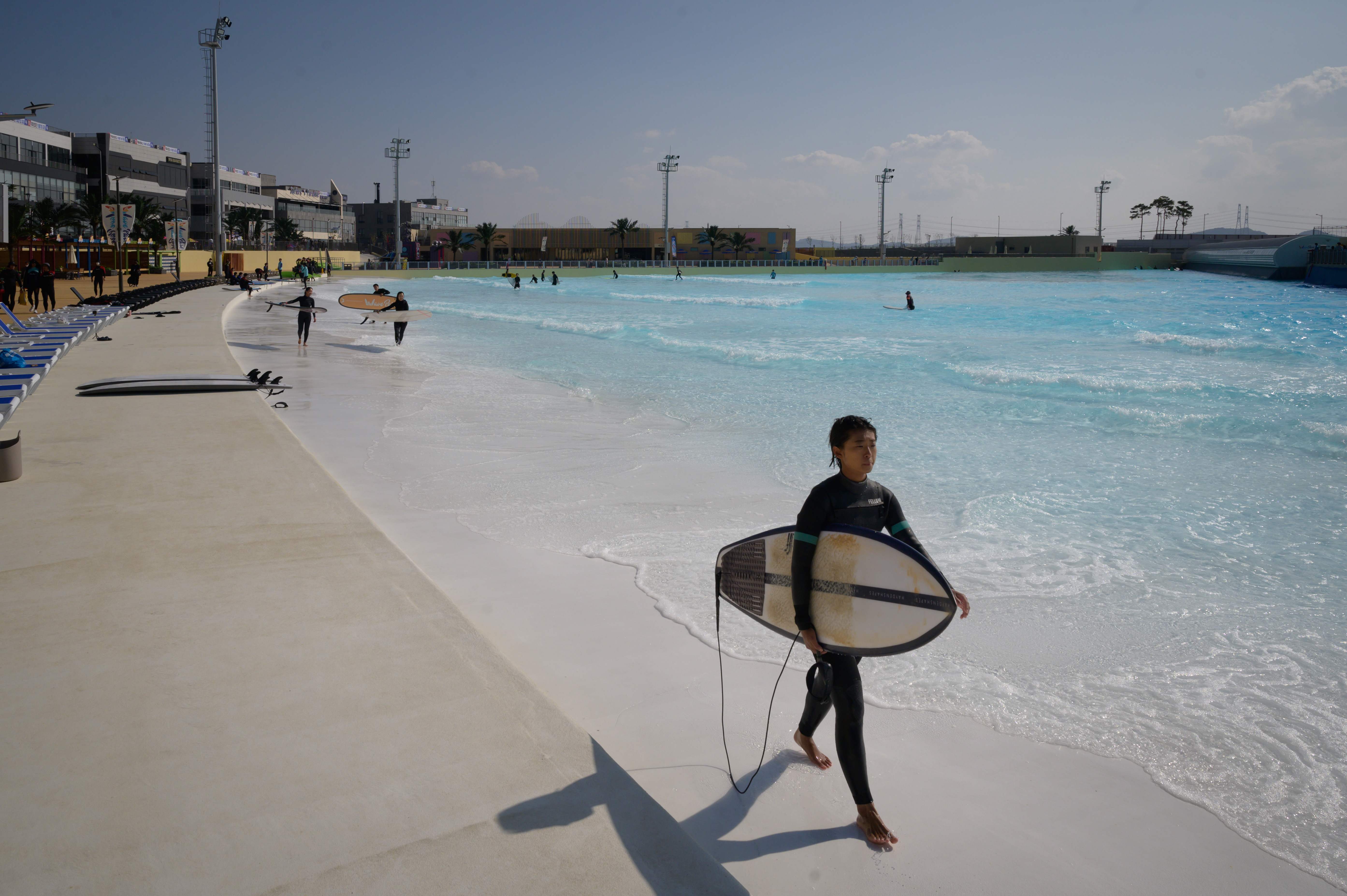 Kolam Gelombang Surga Pemburu Ombak