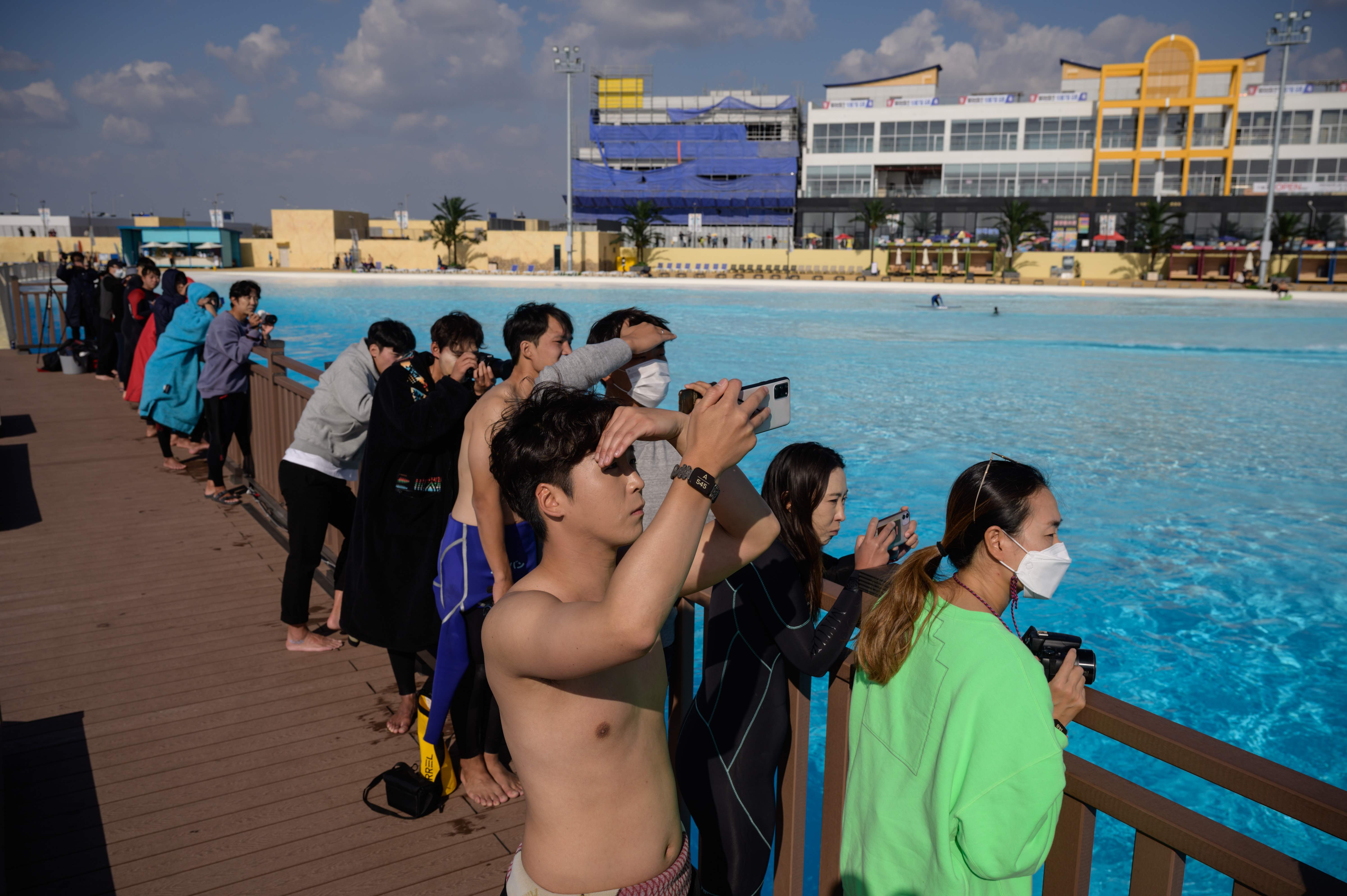 Kolam Gelombang Surga Pemburu Ombak