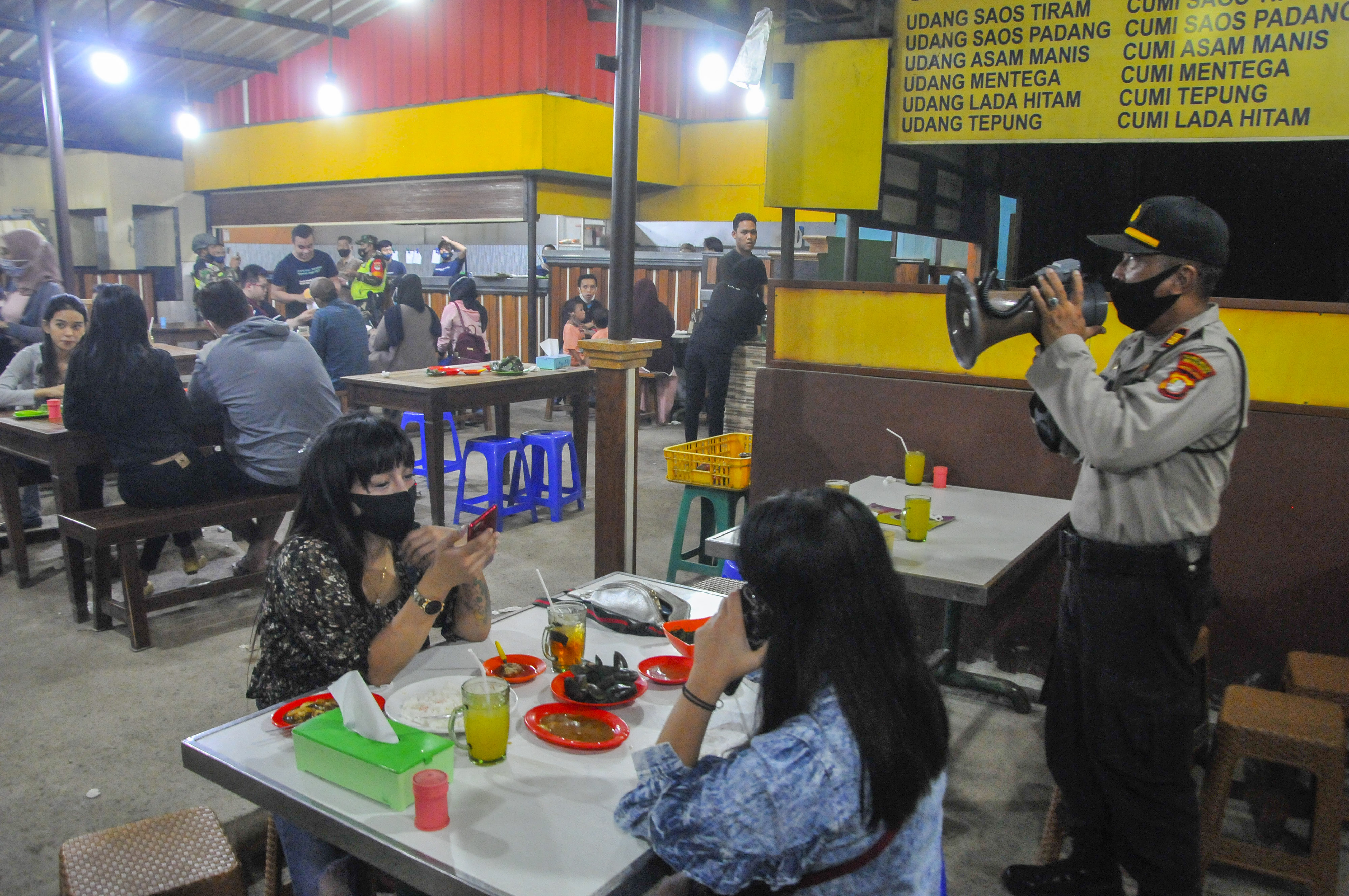 Razia Jam Malam di Bekasi