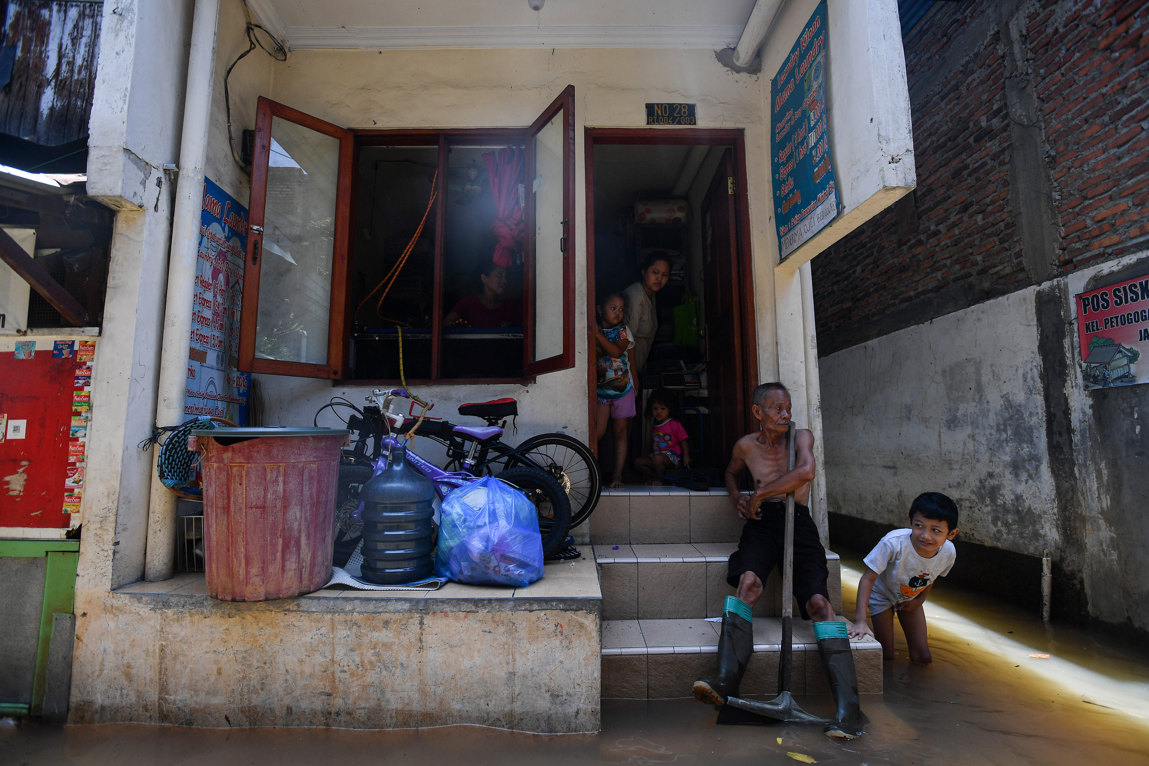 Banjir Melanda Permukiman Petogogan
