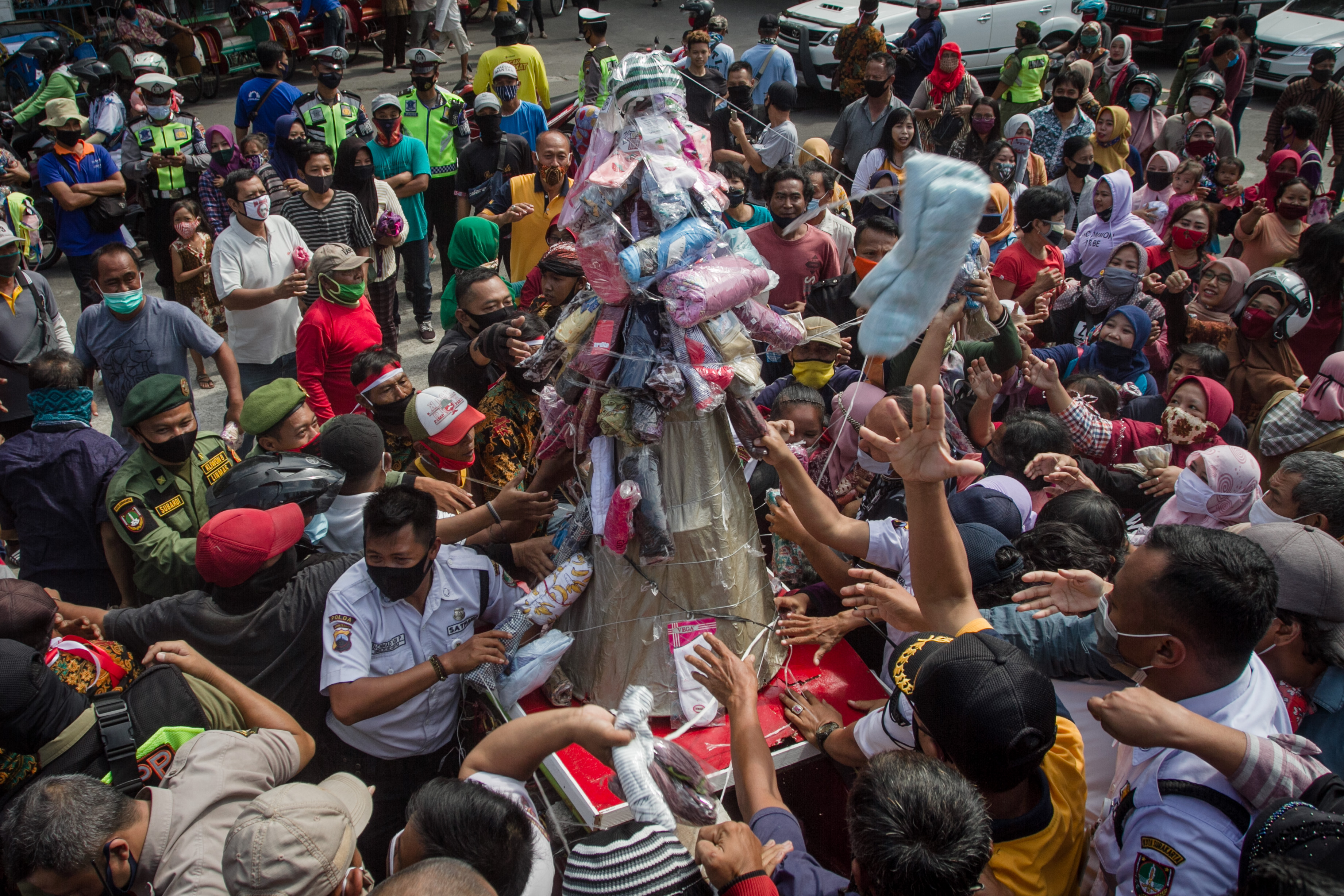  Kirab Boyongan Pedagang Pasar Klewer