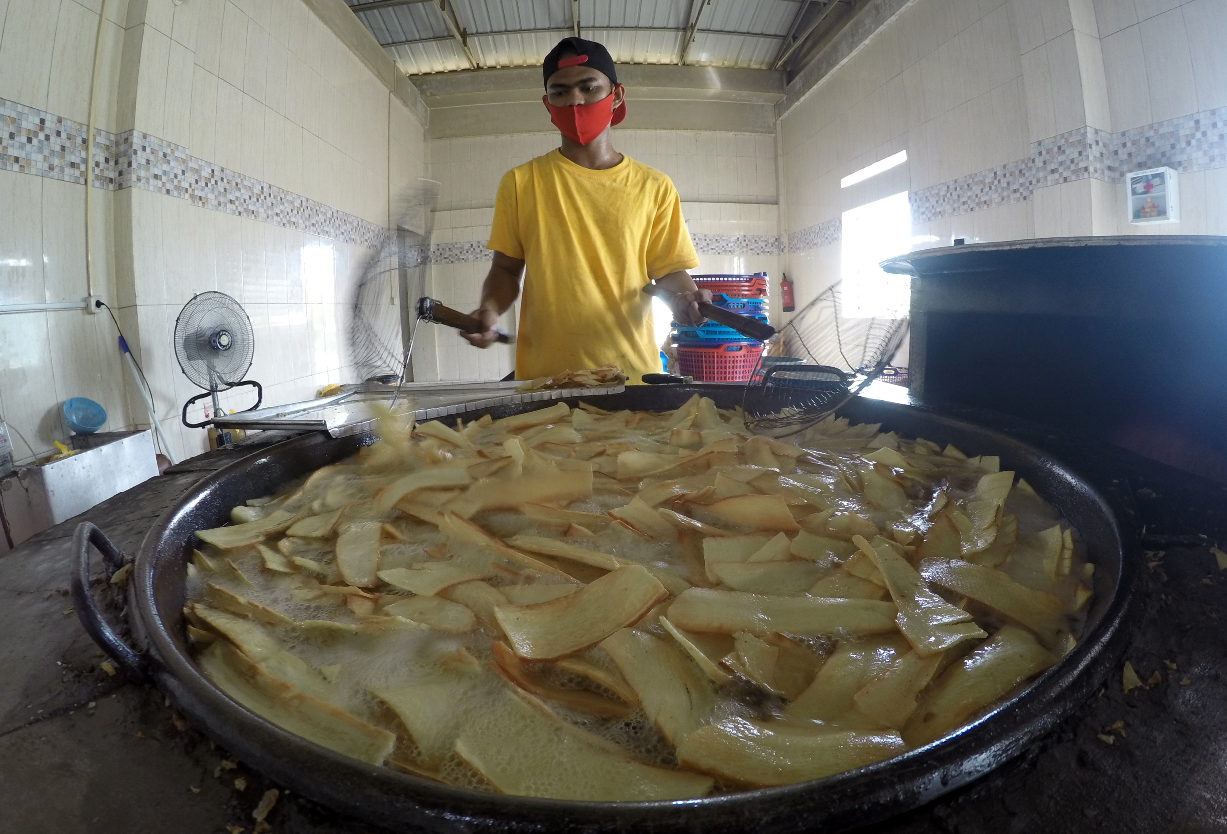 Usaha Keripik Balado Bertahan Dari Pandemi