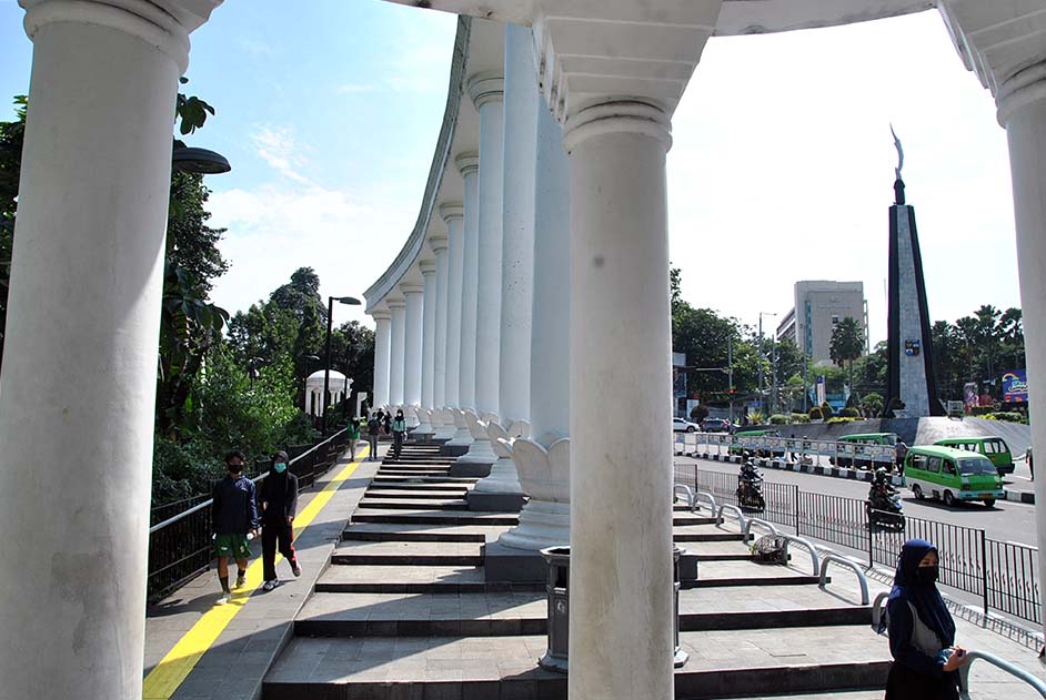 Pedestrian kebun Raya Bogor Dibuka Kembali