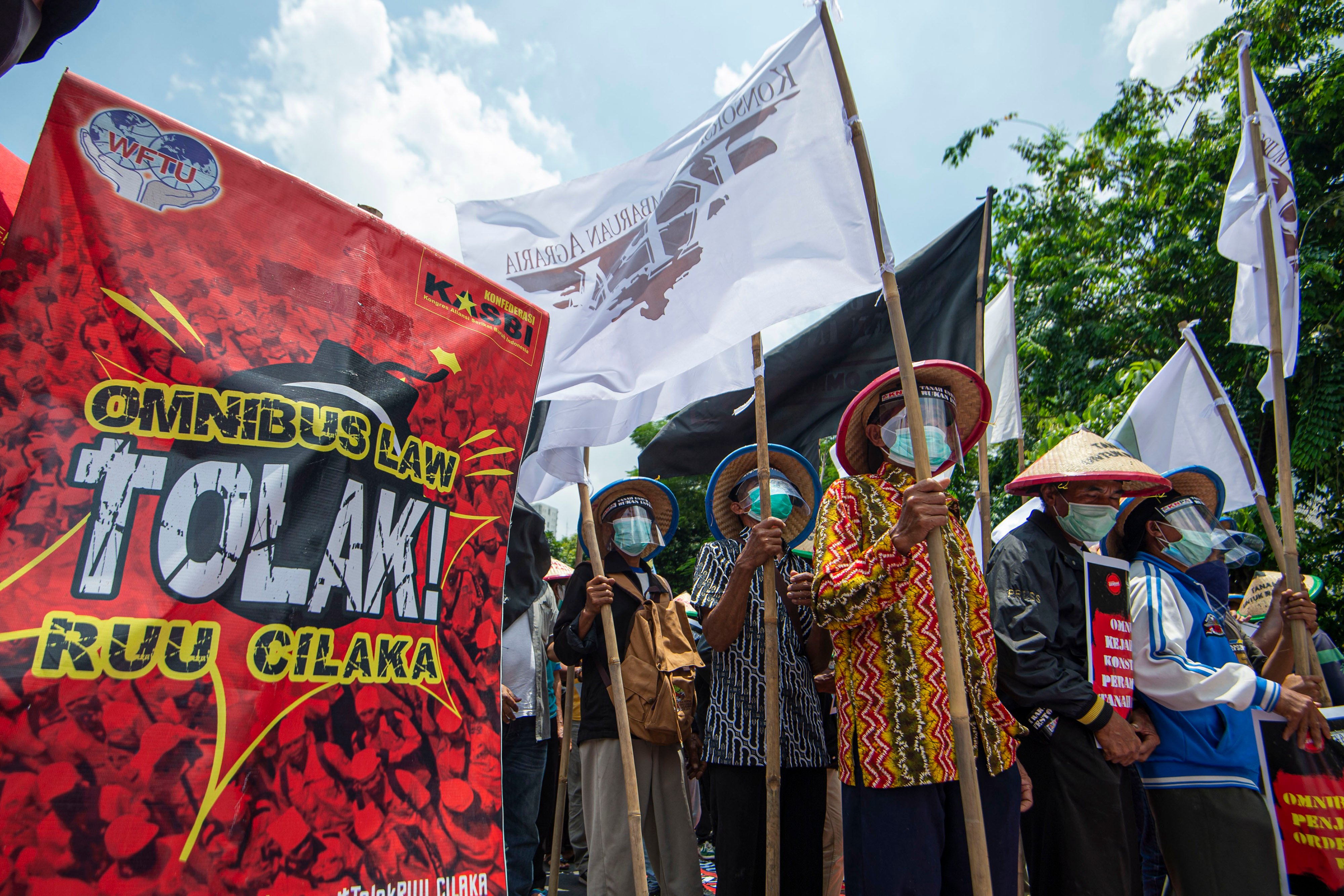 Aksi Tolak Omnibus Law