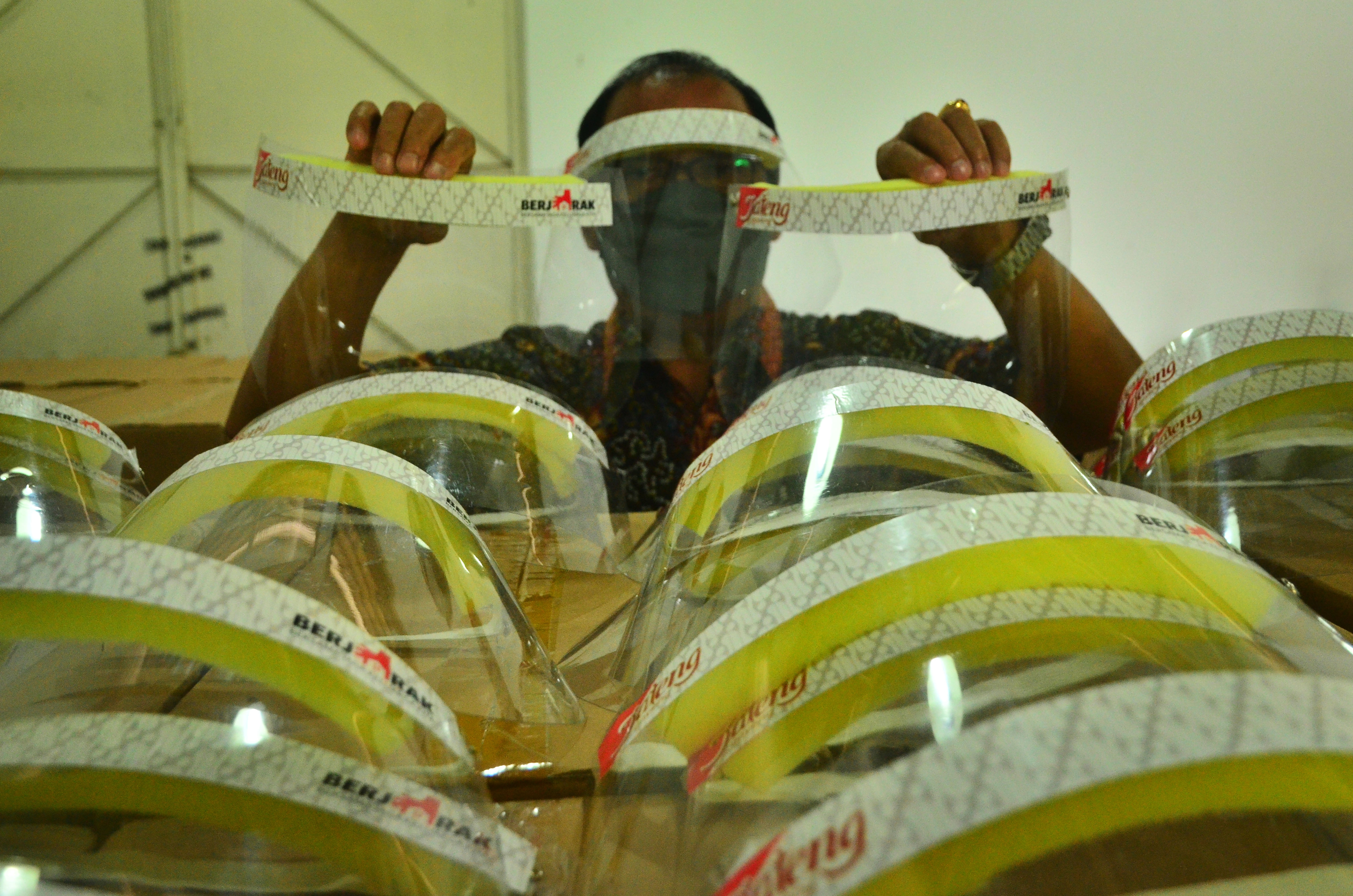 Bantuan Face Shield untuk Siswa