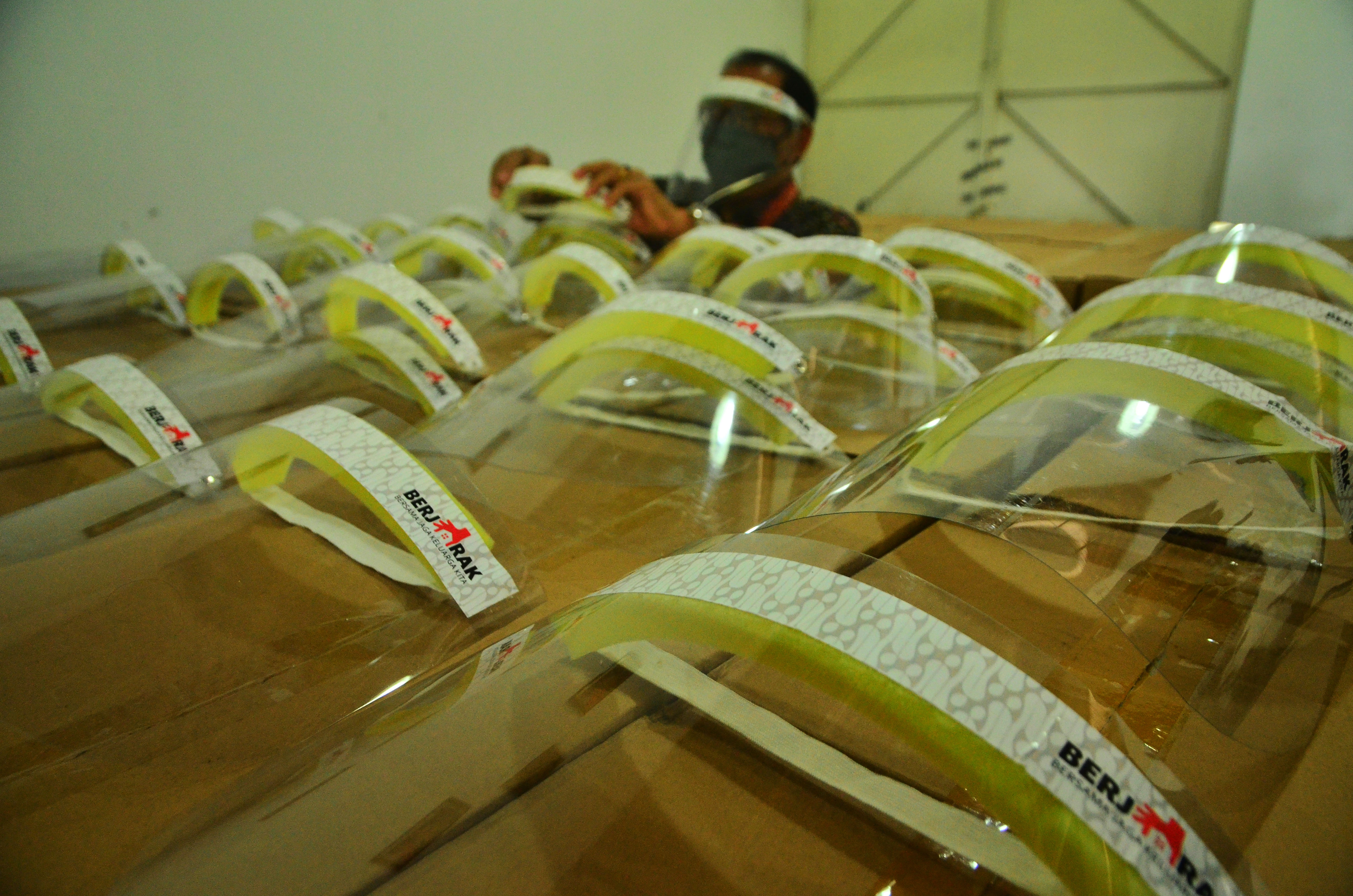 Bantuan Face Shield untuk Siswa