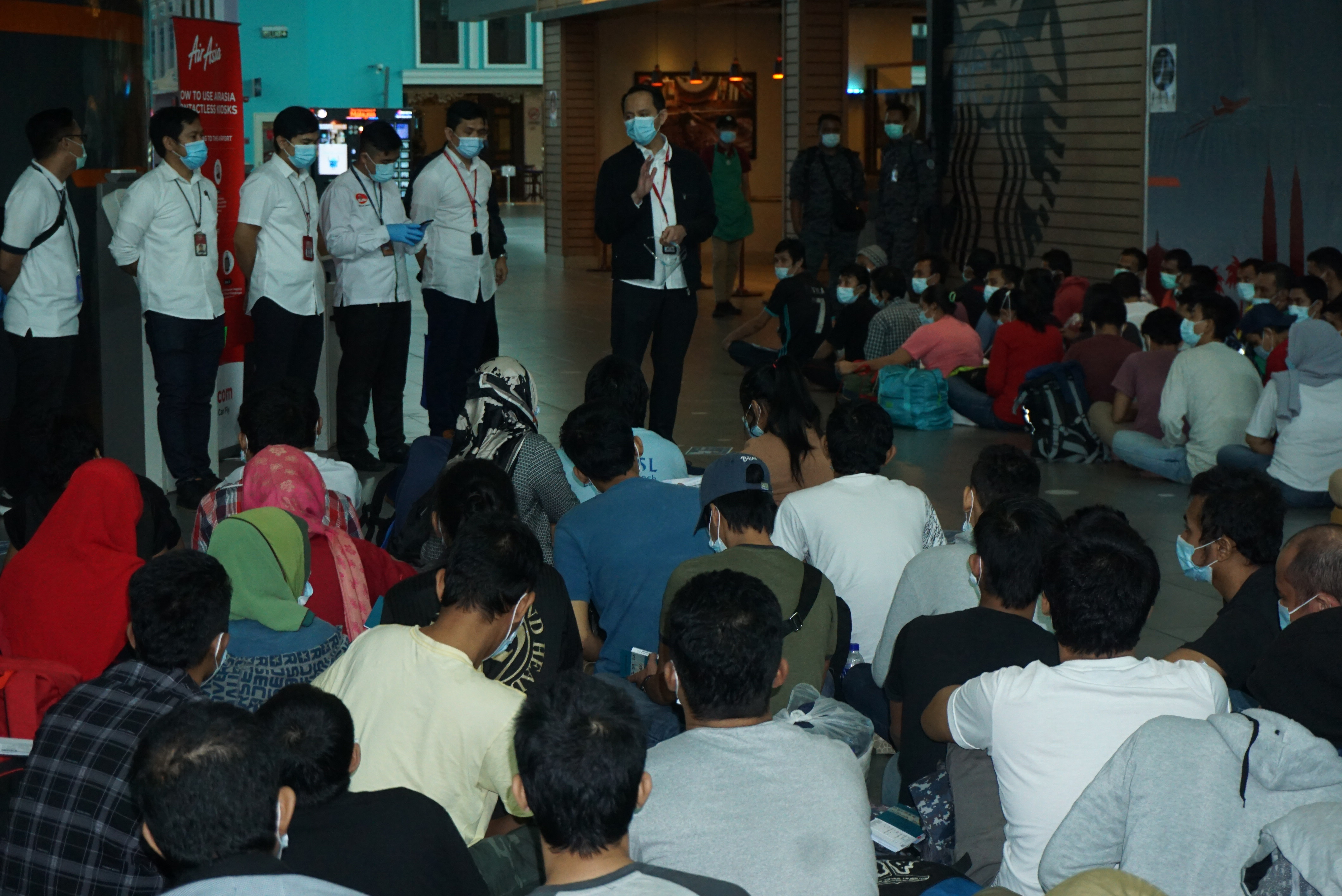 Dua Ratus  Pekerja Migran  Dipulangkan