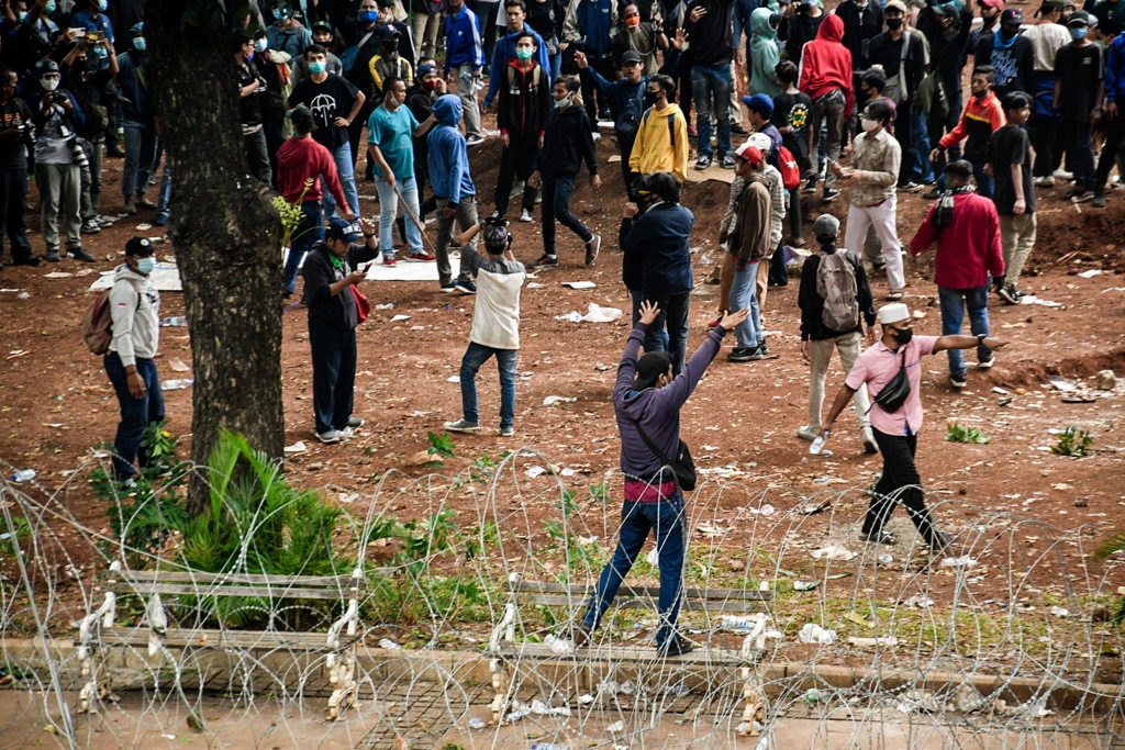 Aksi Tolak RUU Cipta Kerja Ricuh 