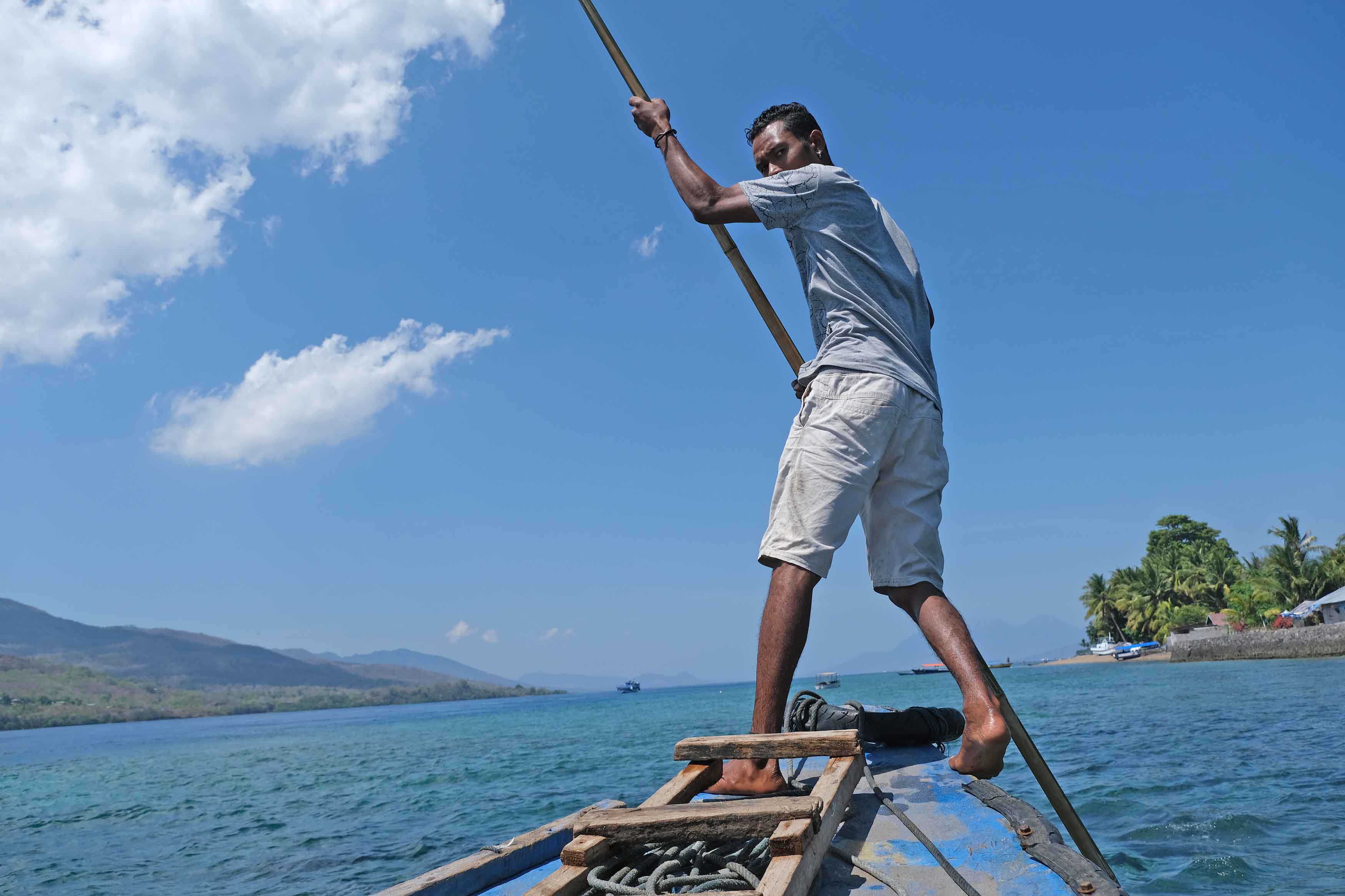Aktivitas Penyebarangan Larantuka-Adonara
