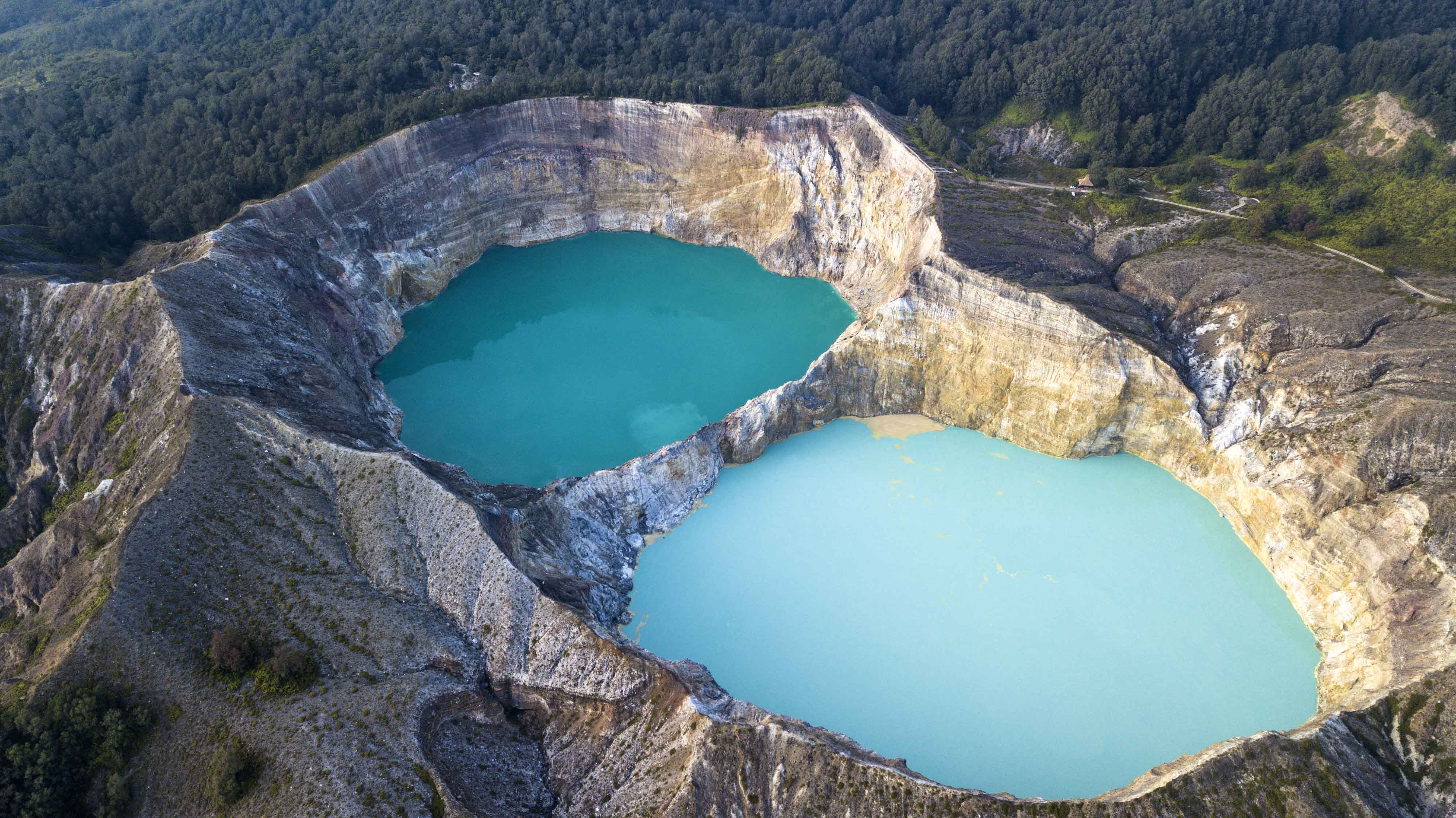 Pesona Danau Kelimutu