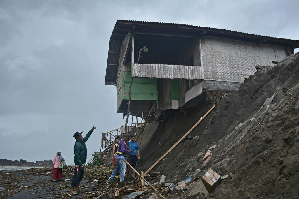 Pascabanjir Bandang Garut Tujuh Rumah Ambruk 