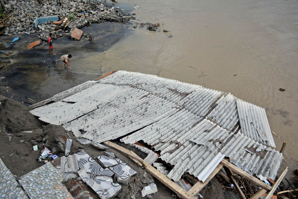 Pascabanjir Bandang Garut Tujuh Rumah Ambruk 