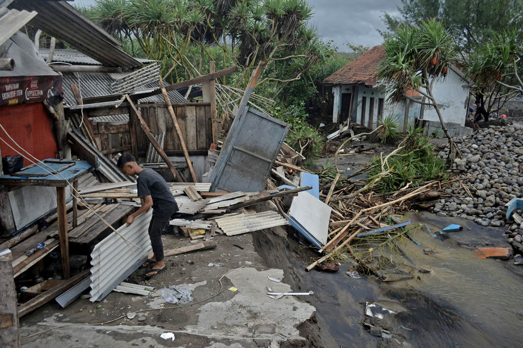 Pascabanjir Bandang Garut Tujuh Rumah Ambruk 