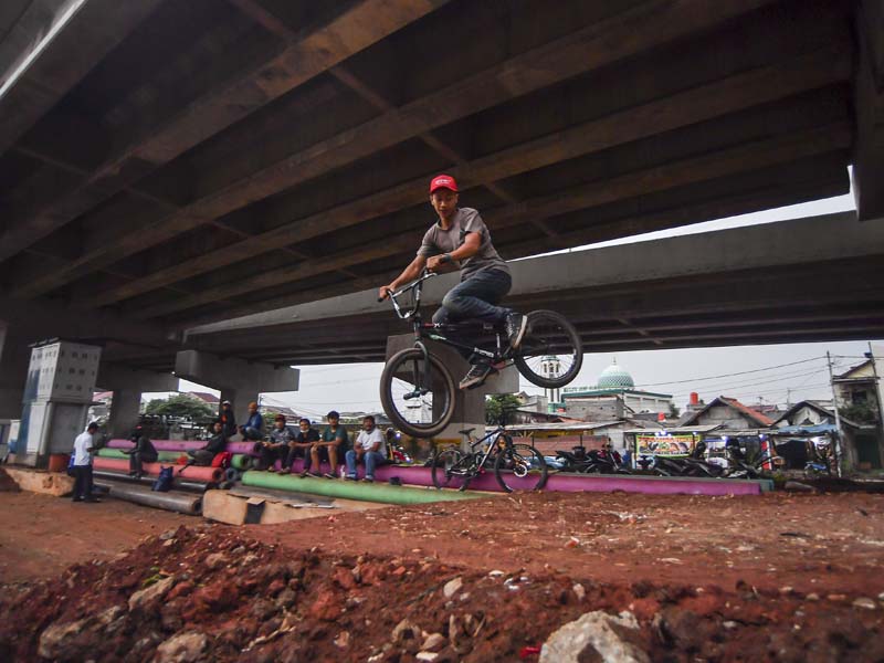 Pemanfaatan Lahan Kosong Kolong Tol Becakayu
